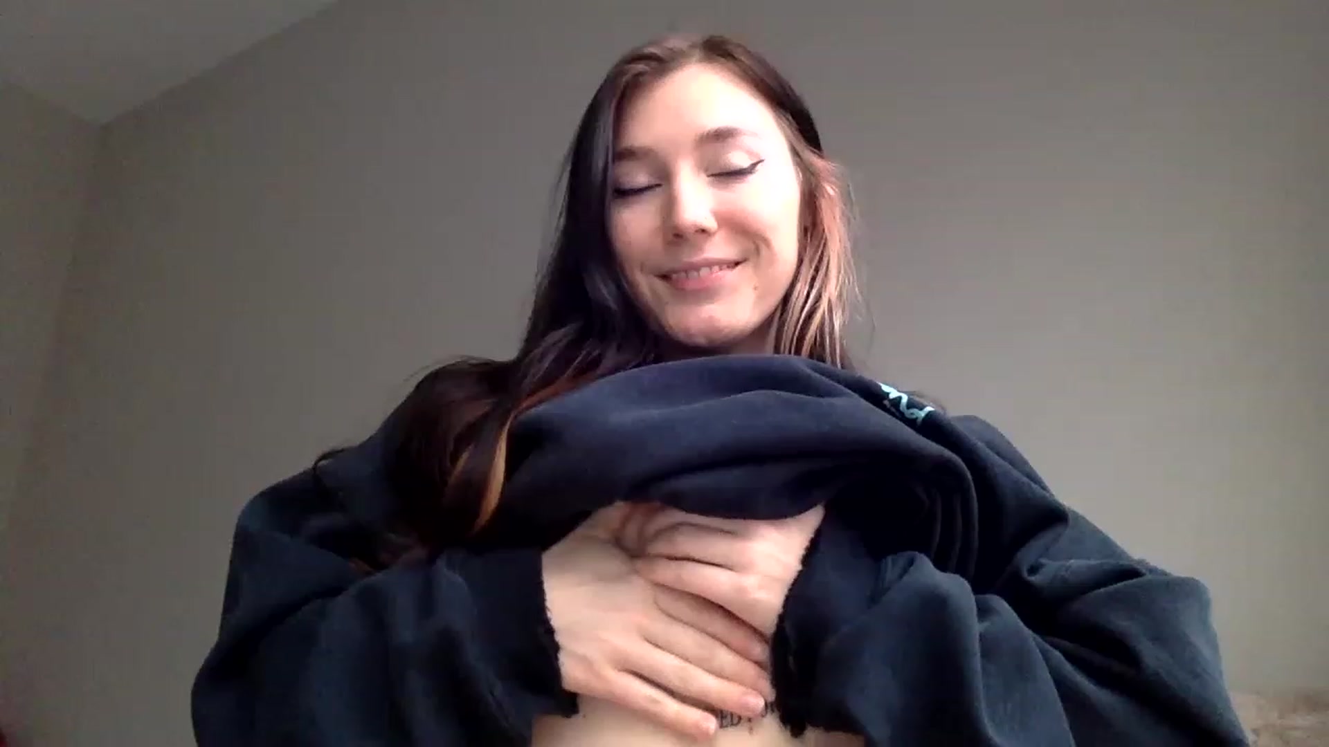 Gallery image thumbnail from p_alaska's myfreecams stream on, 03/06/2023, 14:32 image 8 of 20