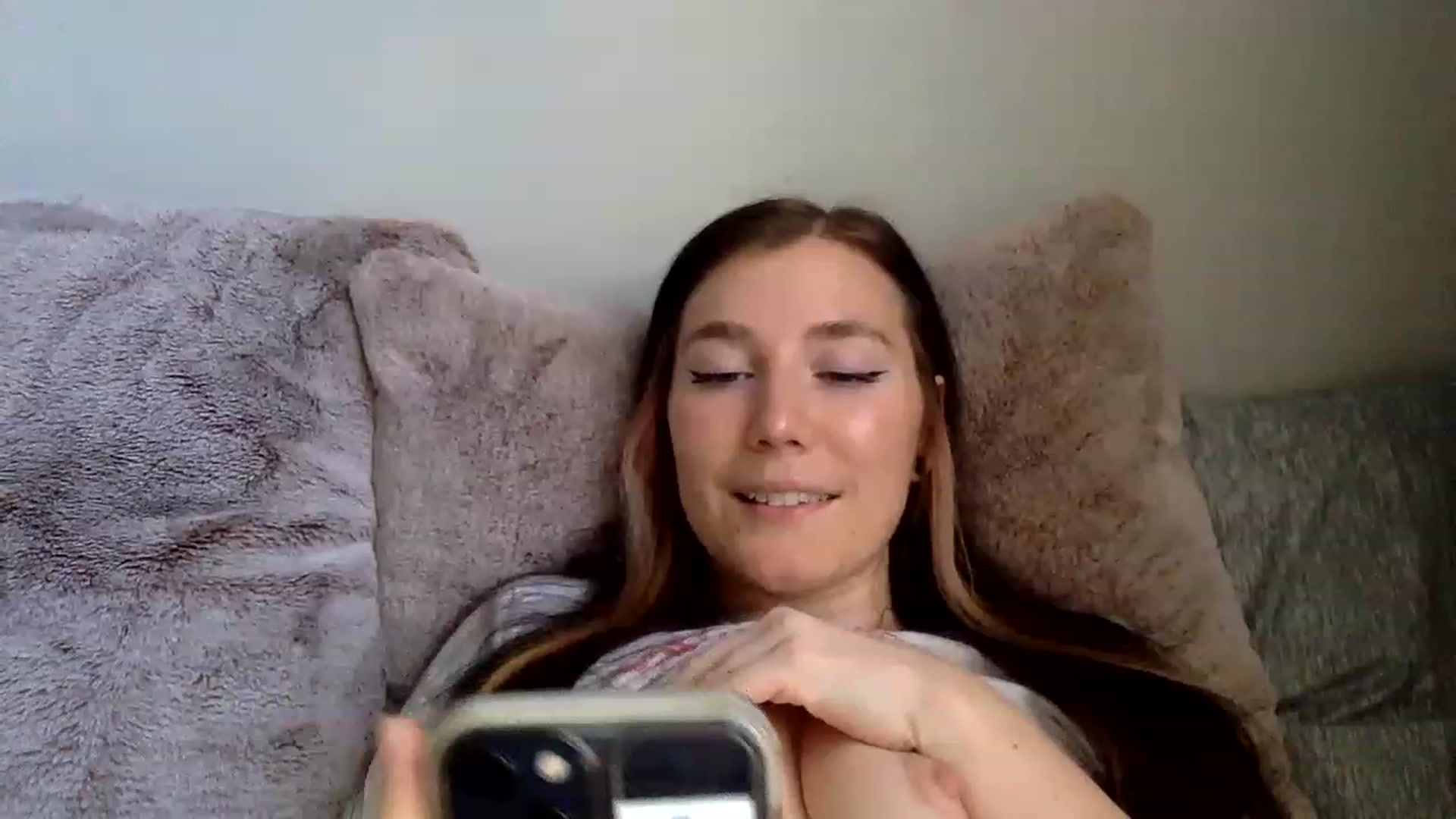 Gallery image thumbnail from p_alaska's myfreecams stream on, 03/08/2023, 13:33 image 11 of 20