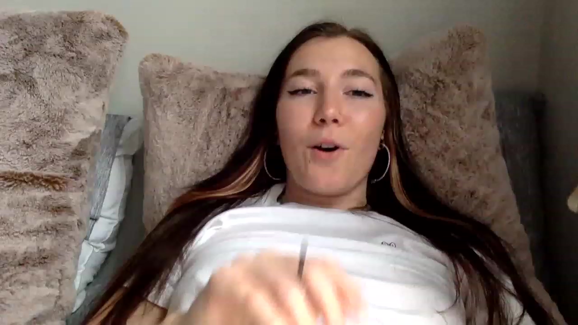 Gallery image thumbnail from p_alaska's myfreecams stream on, 03/09/2023, 14:37 image 12 of 20