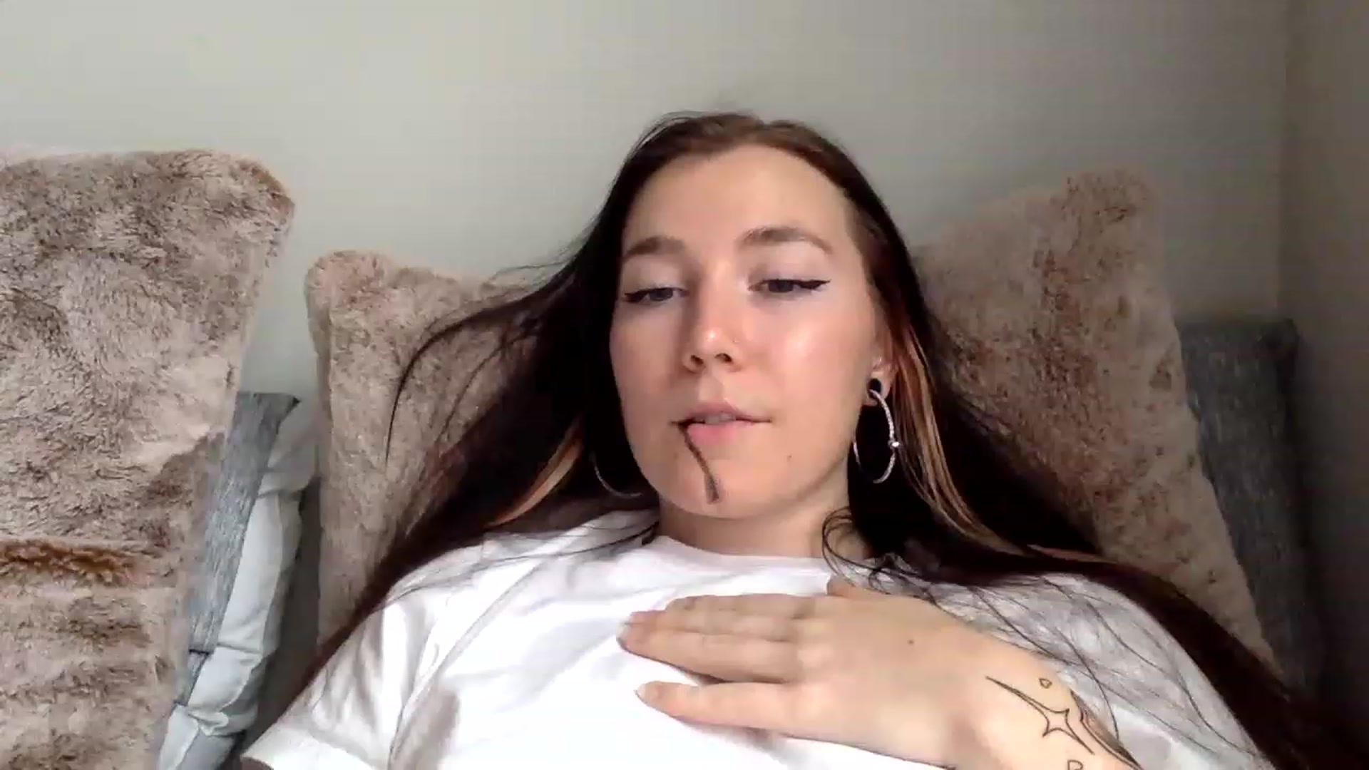 Gallery image thumbnail from p_alaska's myfreecams stream on, 03/09/2023, 14:37 image 8 of 20