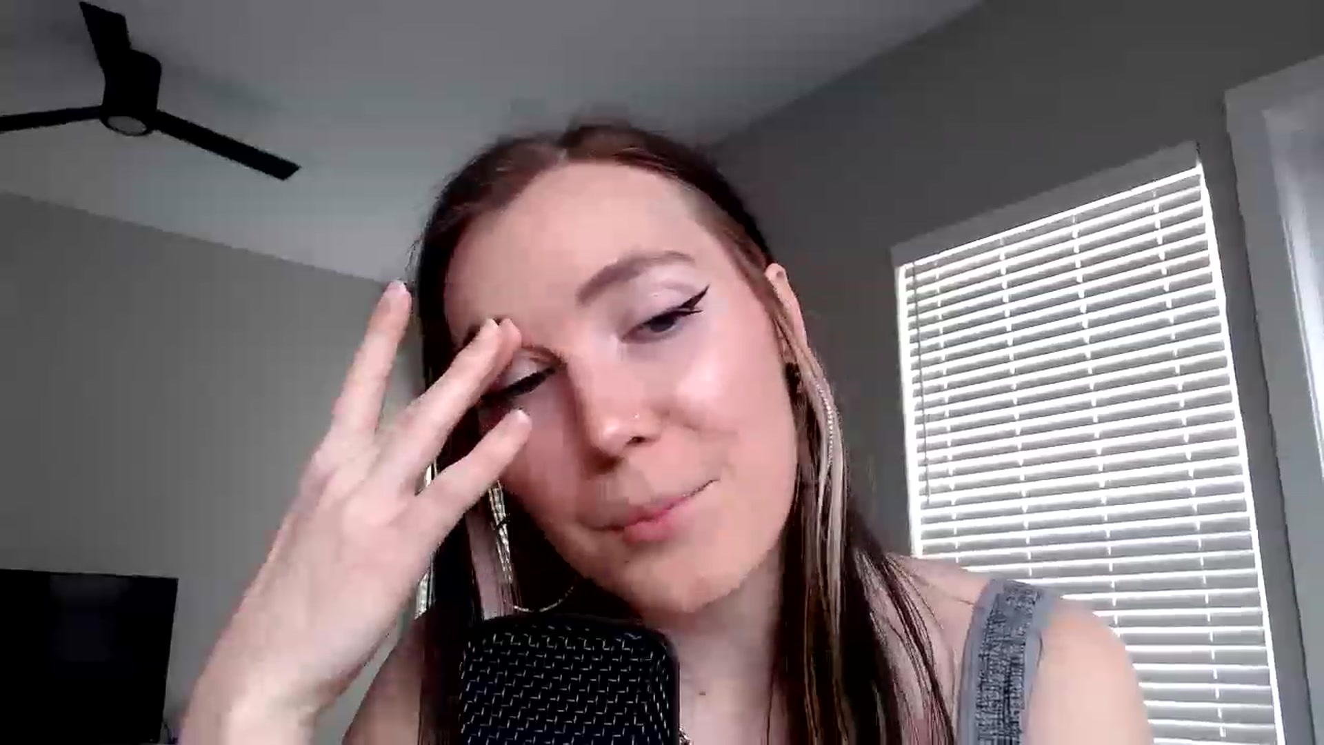 Gallery image thumbnail from p_alaska's myfreecams stream on, 03/10/2023, 16:33 image 12 of 20