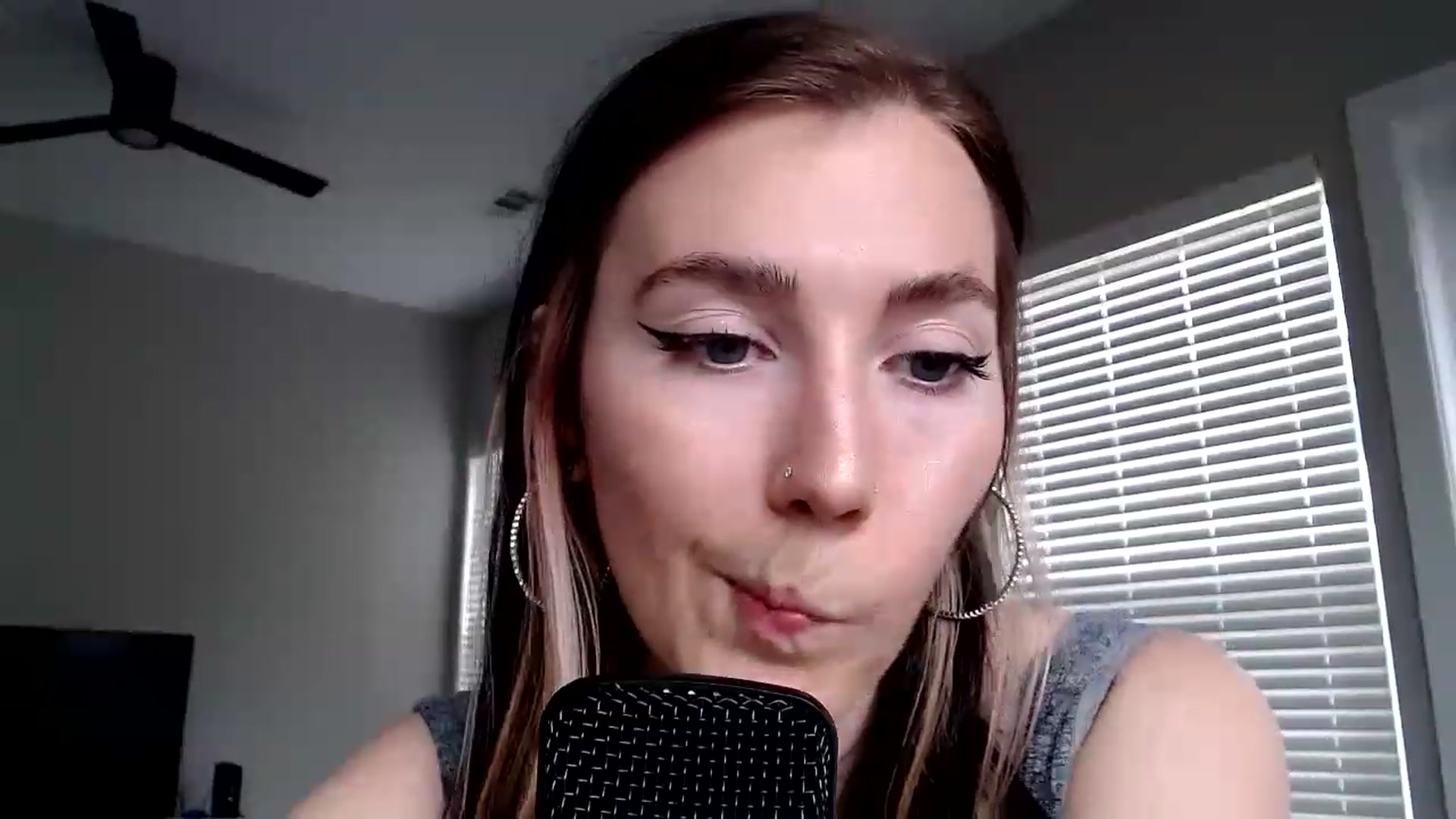 Gallery image thumbnail from p_alaska's myfreecams stream on, 03/10/2023, 16:33 image 19 of 20