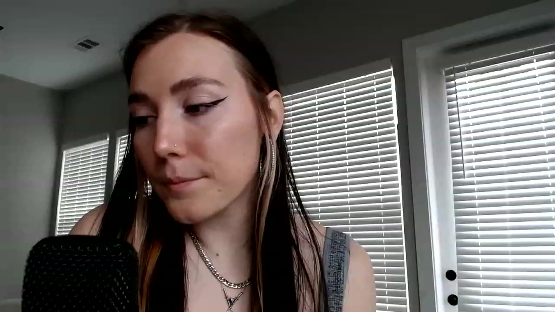 Gallery image thumbnail from p_alaska's myfreecams stream on, 03/10/2023, 16:33 image 8 of 20