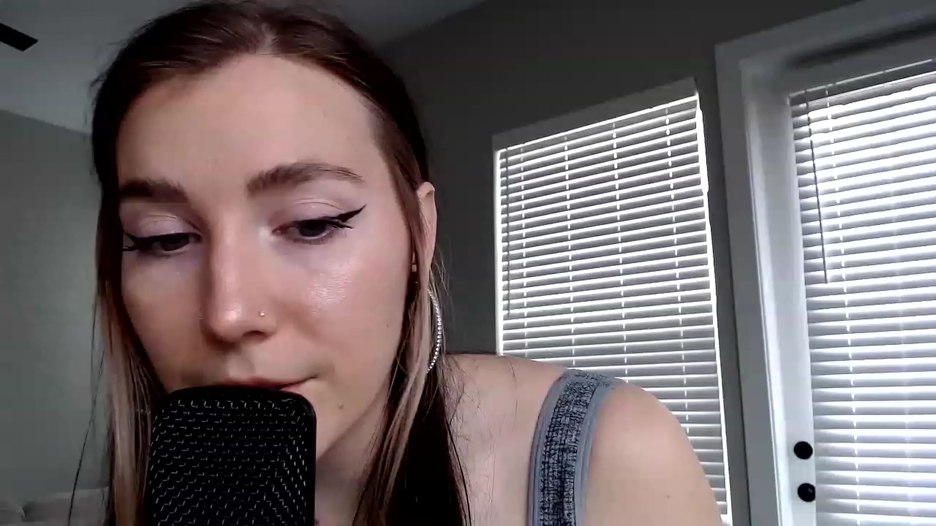 Gallery image thumbnail from p_alaska's myfreecams stream on, 03/10/2023, 16:33 image 4 of 20