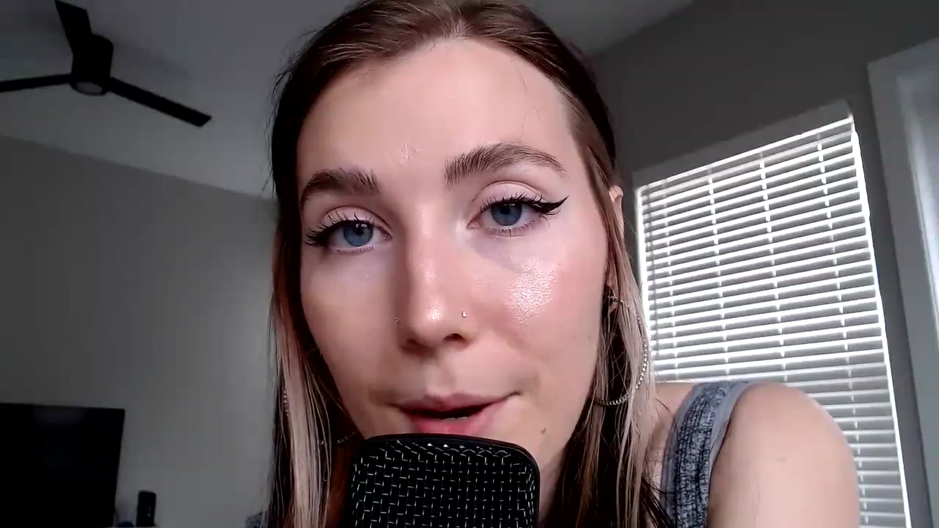 Gallery image thumbnail from p_alaska's myfreecams stream on, 03/10/2023, 16:33 image 20 of 20