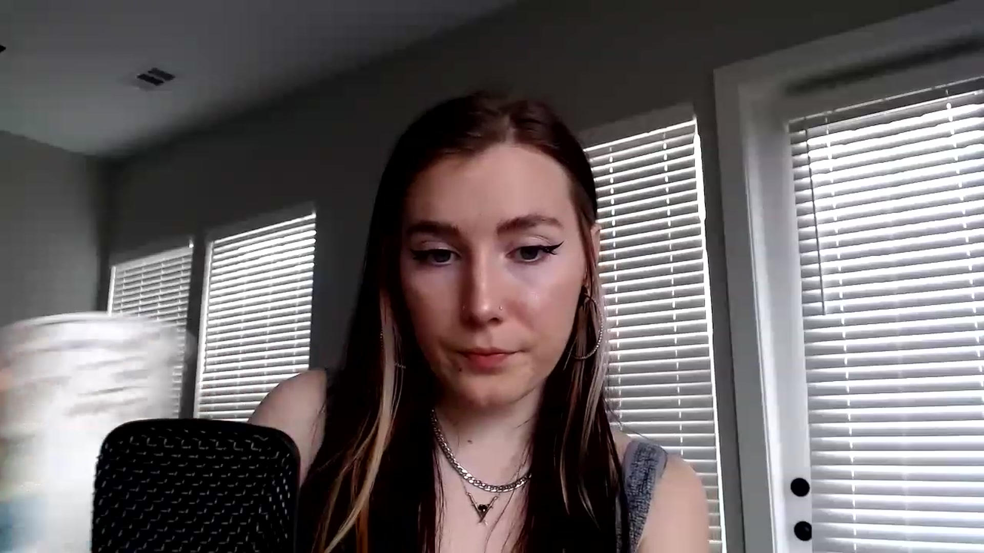 Gallery image thumbnail from p_alaska's myfreecams stream on, 03/10/2023, 16:33 image 11 of 20