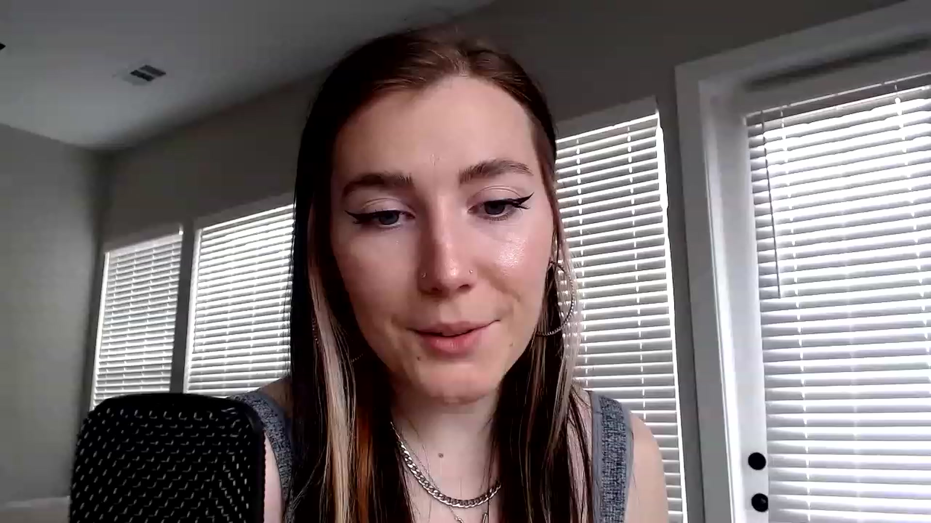 Gallery image thumbnail from p_alaska's myfreecams stream on, 03/10/2023, 16:33 image 9 of 20