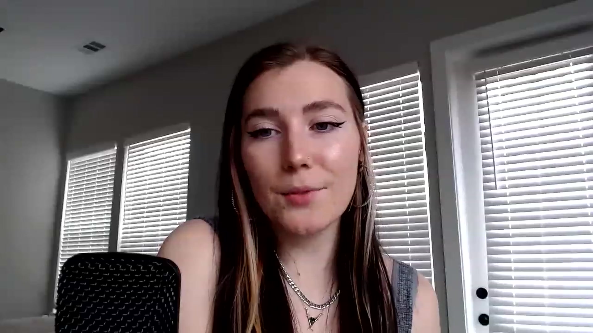 Gallery image thumbnail from p_alaska's myfreecams stream on, 03/10/2023, 16:33 image 10 of 20