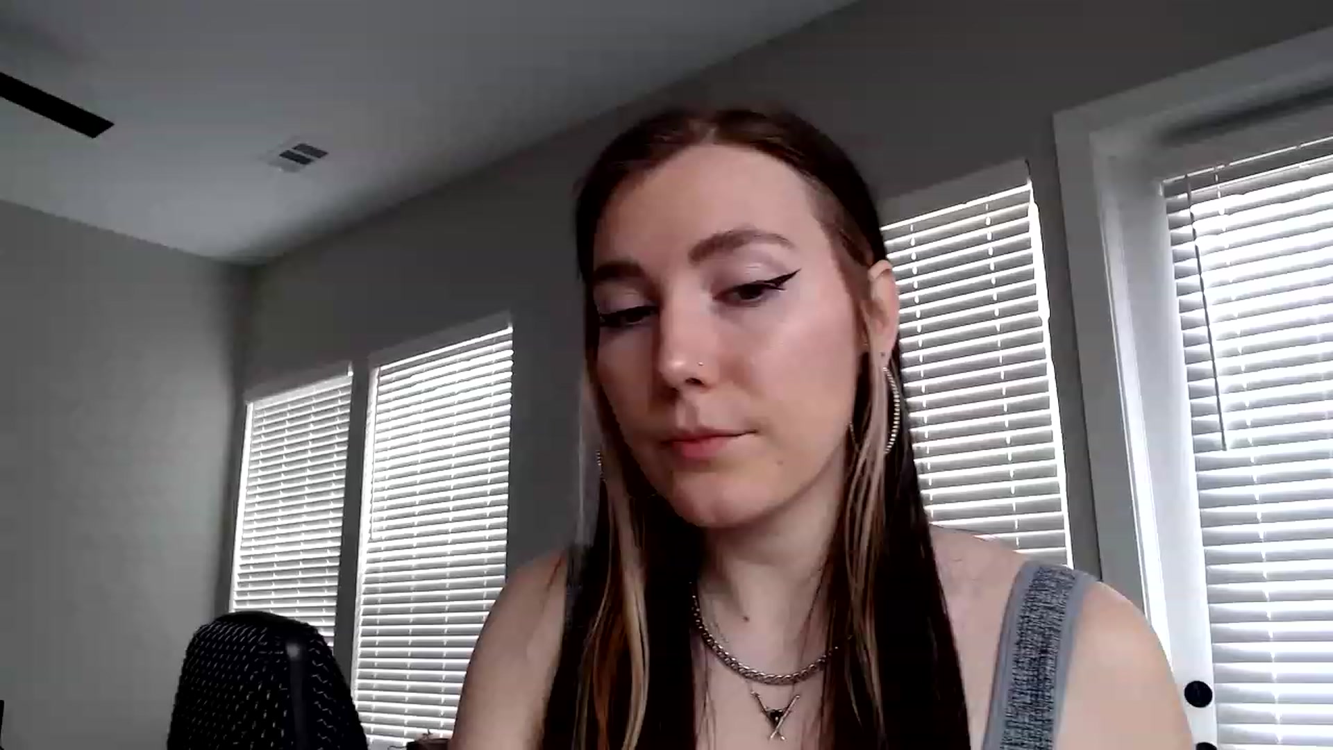Gallery image thumbnail from p_alaska's myfreecams stream on, 03/10/2023, 16:33 image 5 of 20