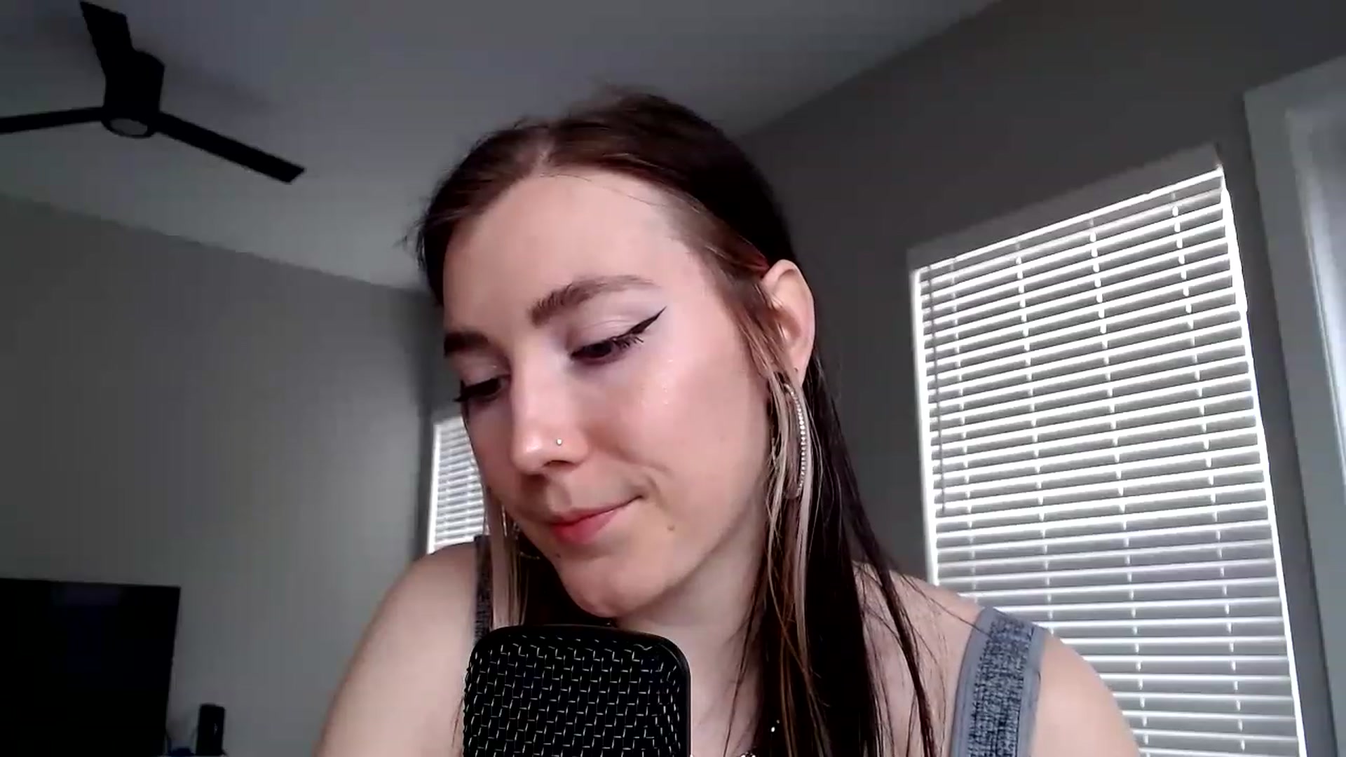 Gallery image thumbnail from p_alaska's myfreecams stream on, 03/10/2023, 16:33 image 13 of 20