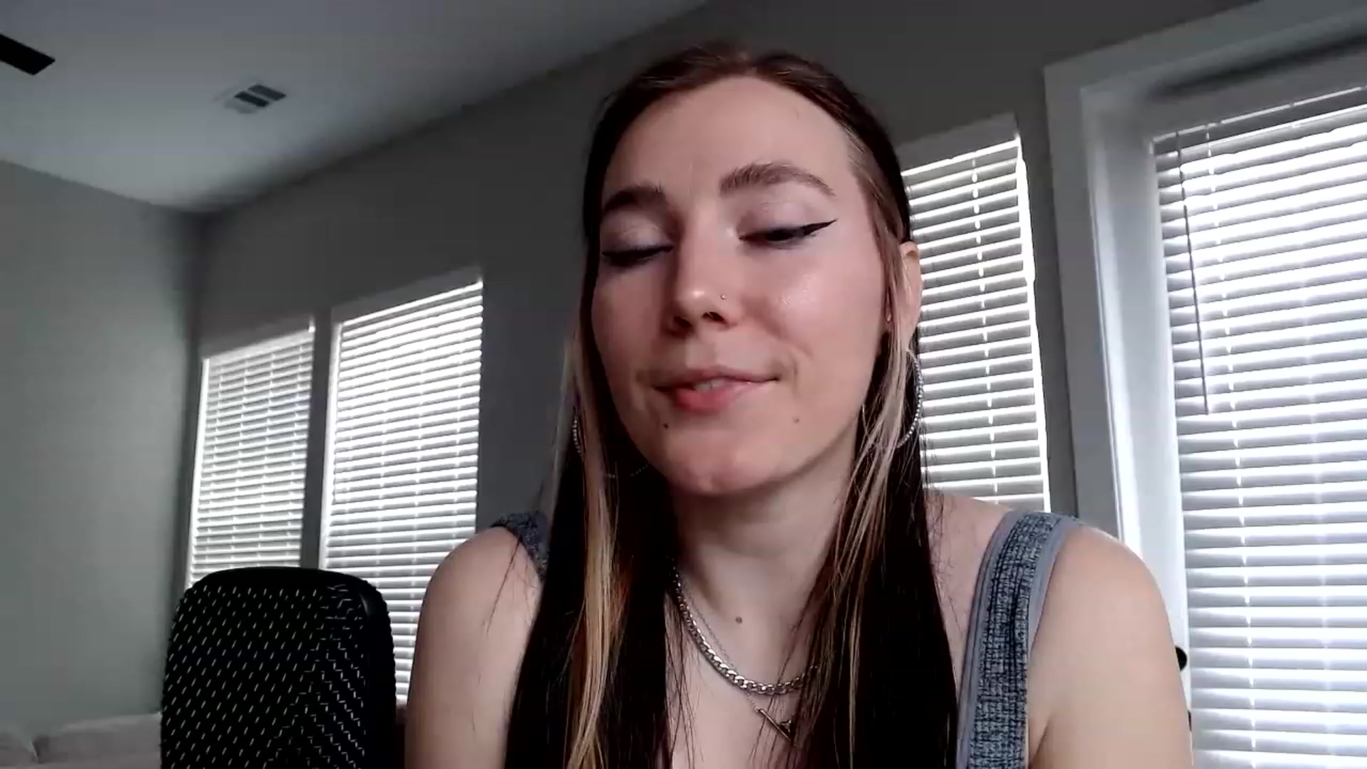 Gallery image thumbnail from p_alaska's myfreecams stream on, 03/10/2023, 16:33 image 2 of 20