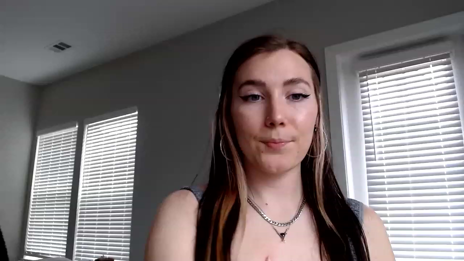 Gallery image thumbnail from p_alaska's myfreecams stream on, 03/10/2023, 16:33 image 6 of 20