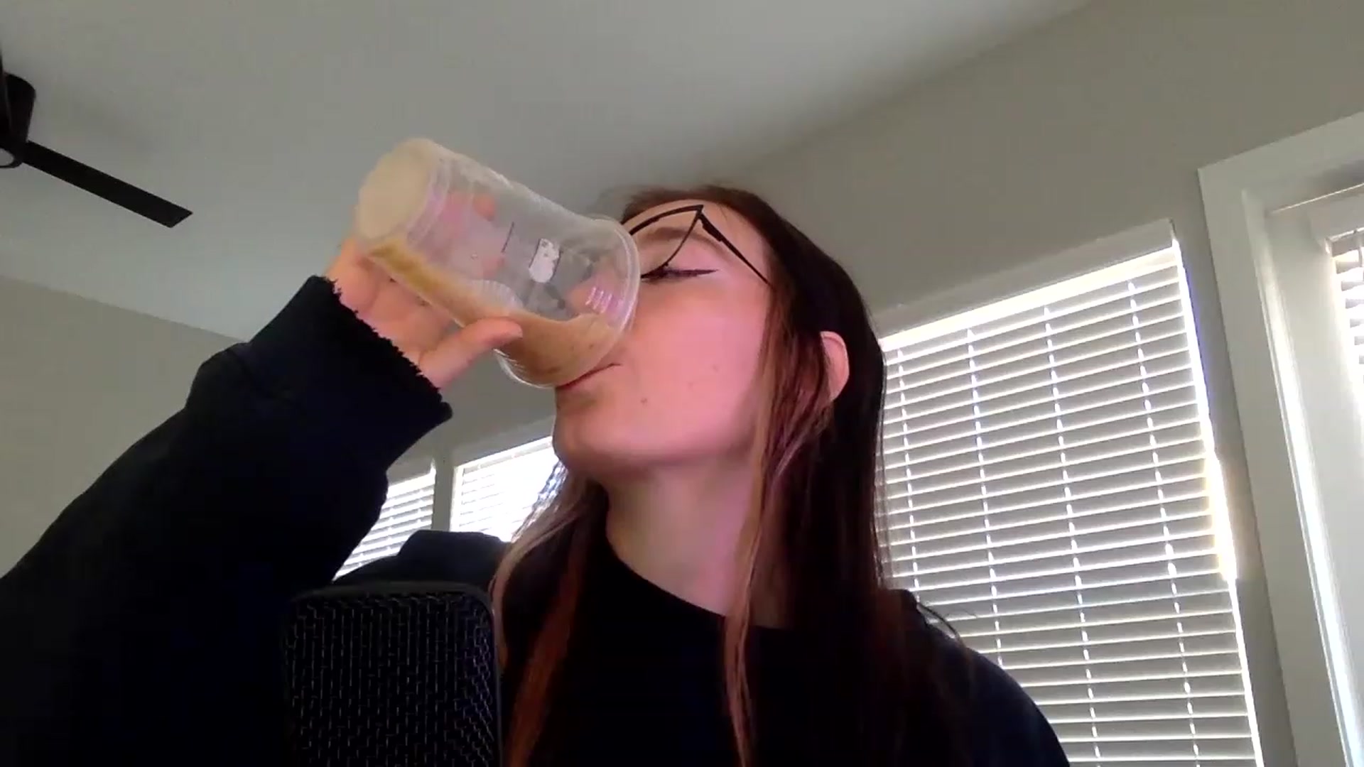 Gallery image thumbnail from p_alaska's myfreecams stream on, 03/13/2023, 16:50 image 9 of 20