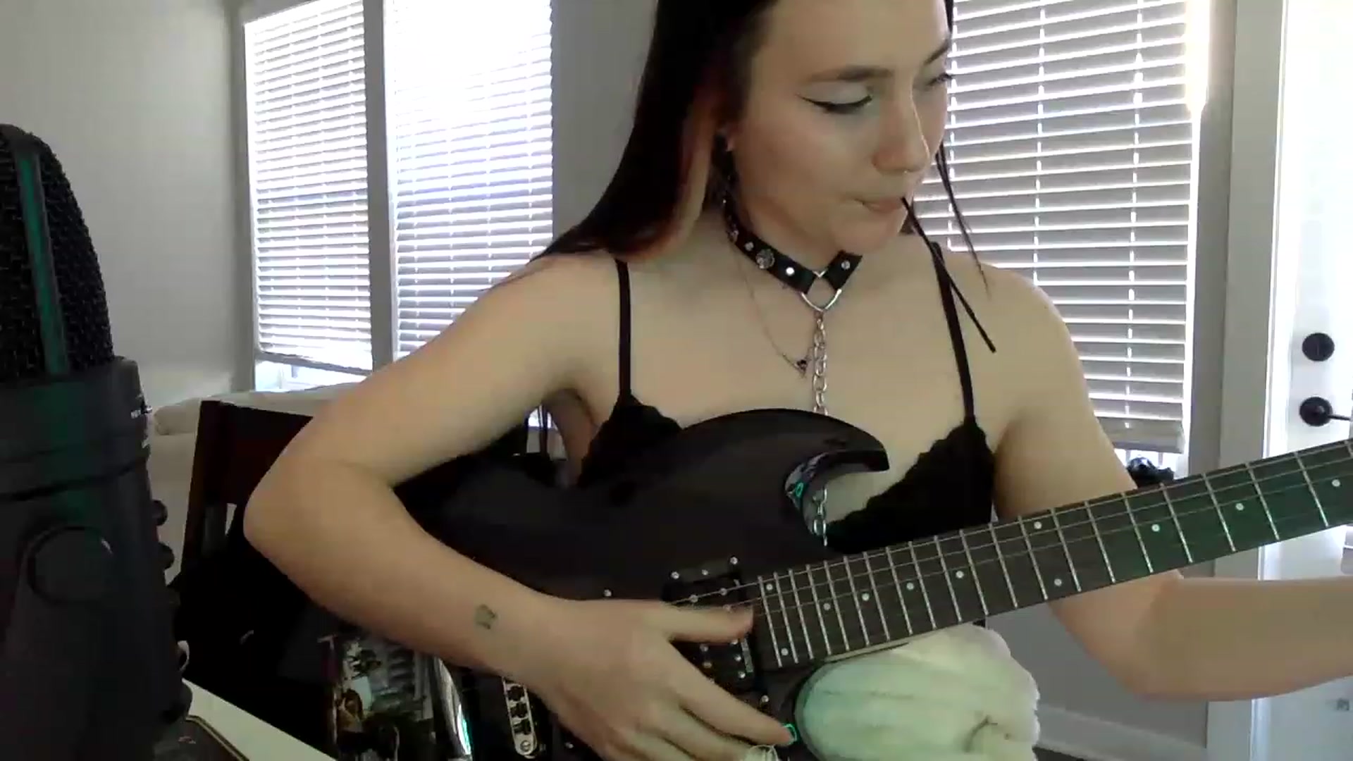 Gallery image thumbnail from p_alaska's myfreecams stream on, 03/15/2023, 14:49 image 19 of 20