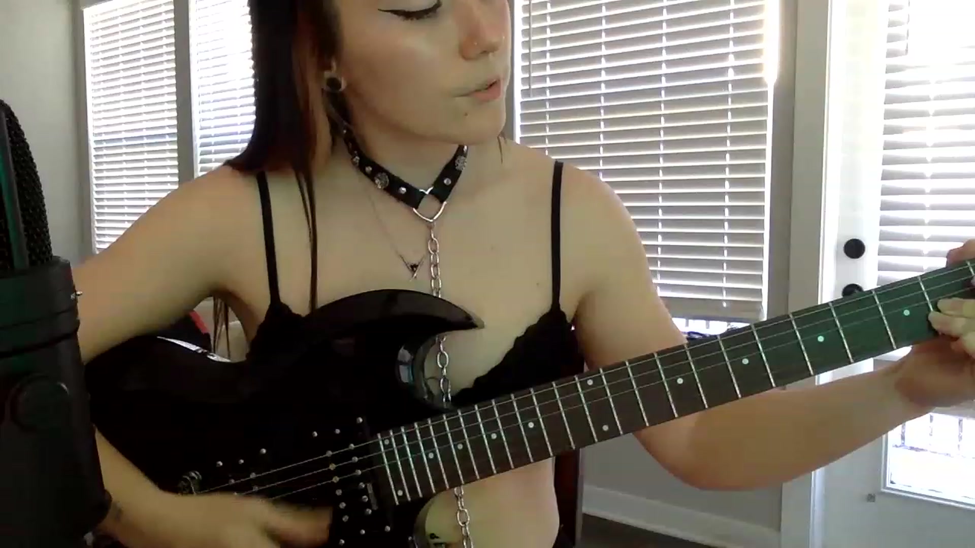 Gallery image thumbnail from p_alaska's myfreecams stream on, 03/15/2023, 14:49 image 20 of 20