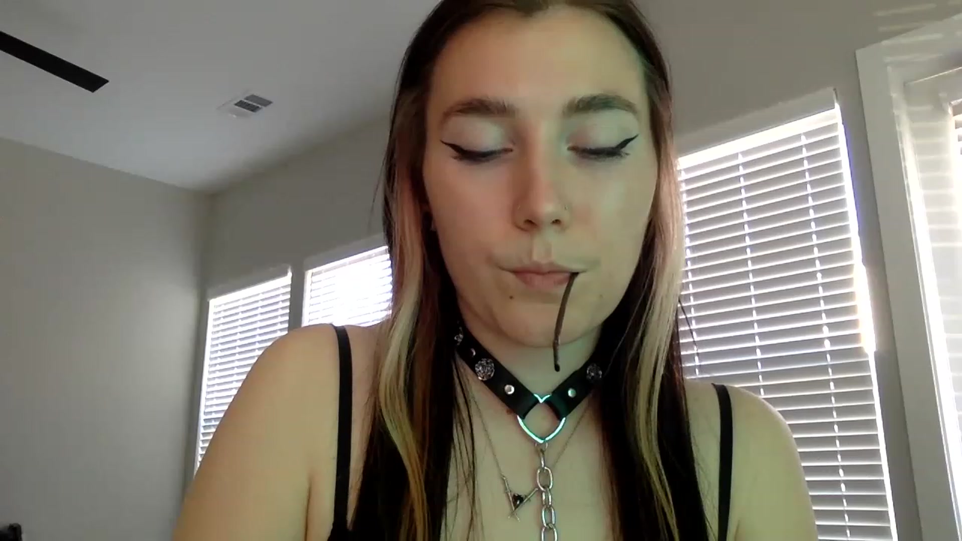 Gallery image thumbnail from p_alaska's myfreecams stream on, 03/15/2023, 14:49 image 17 of 20