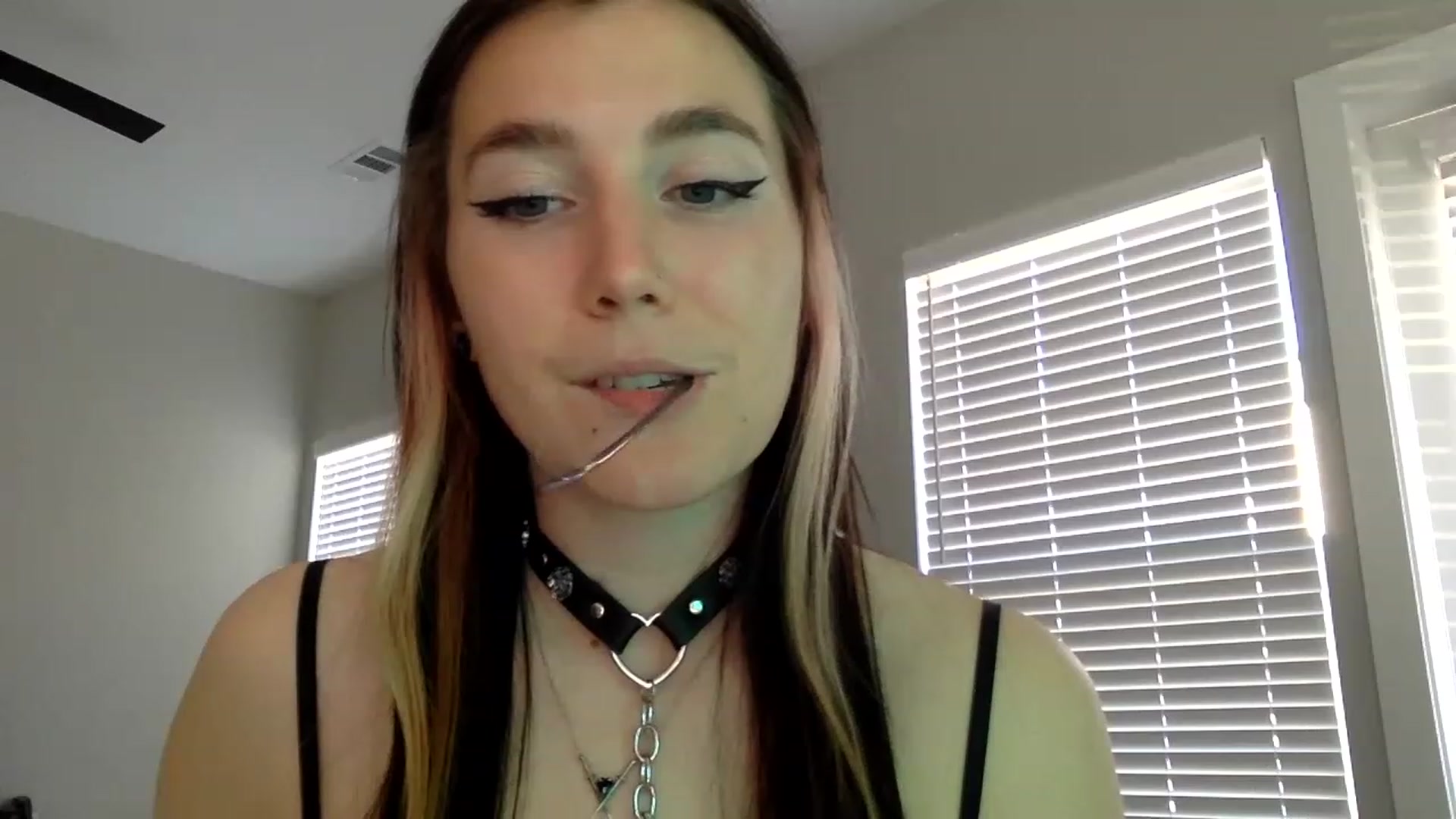 Gallery image thumbnail from p_alaska's myfreecams stream on, 03/15/2023, 14:49 image 18 of 20