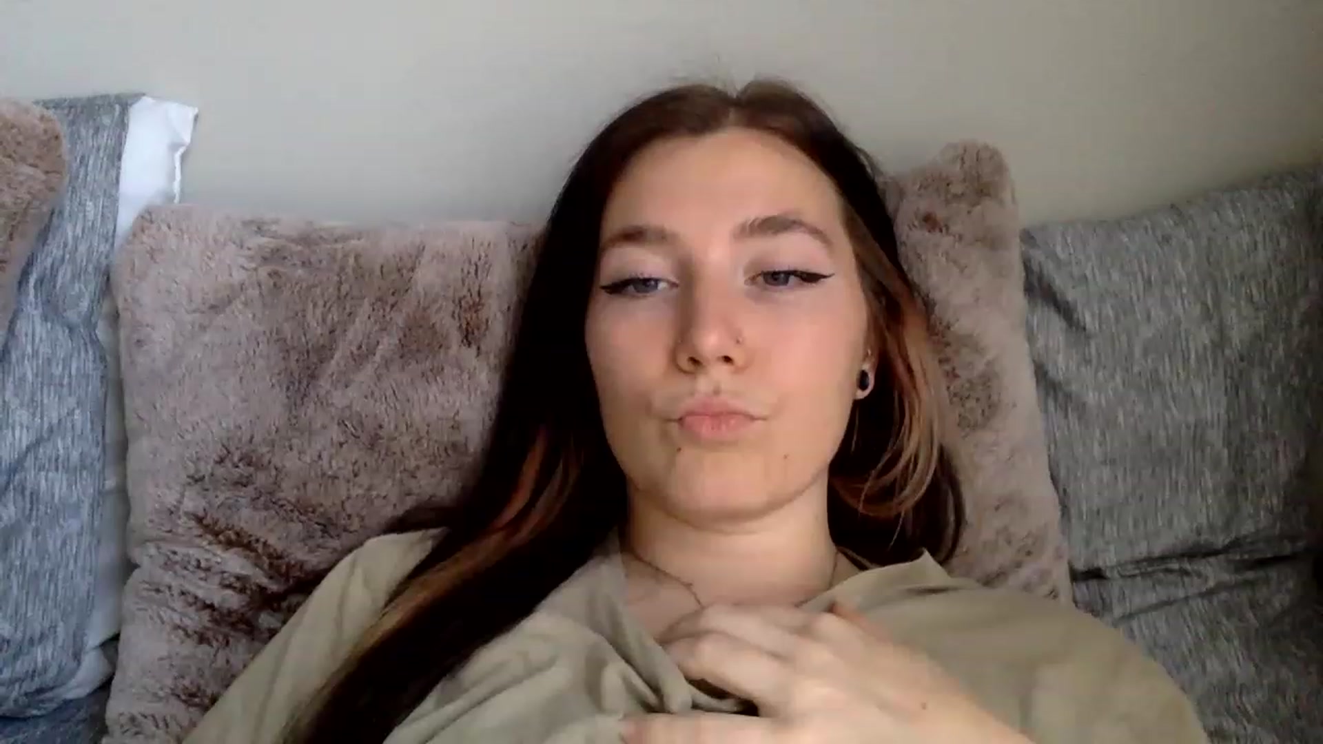 Gallery image thumbnail from p_alaska's myfreecams stream on, 03/16/2023, 13:49 image 3 of 20