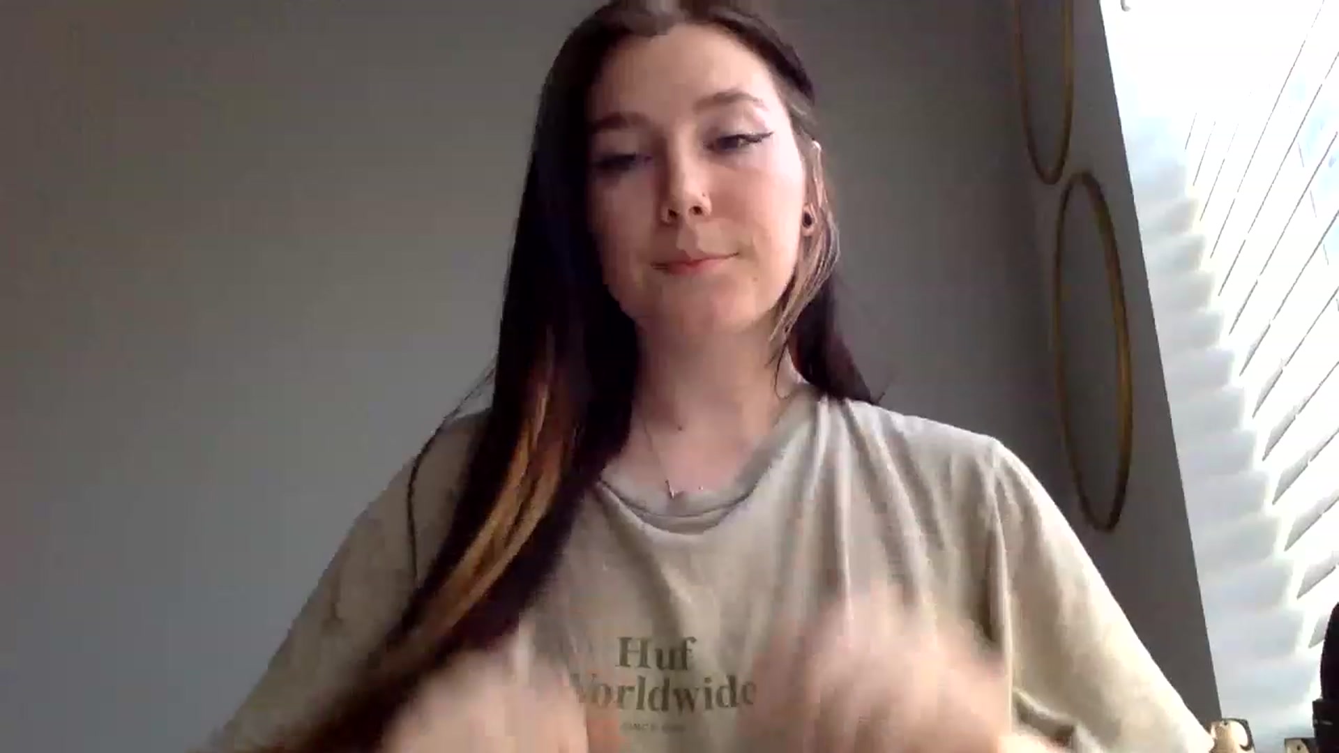 Gallery image thumbnail from p_alaska's myfreecams stream on, 03/16/2023, 14:44 image 11 of 20