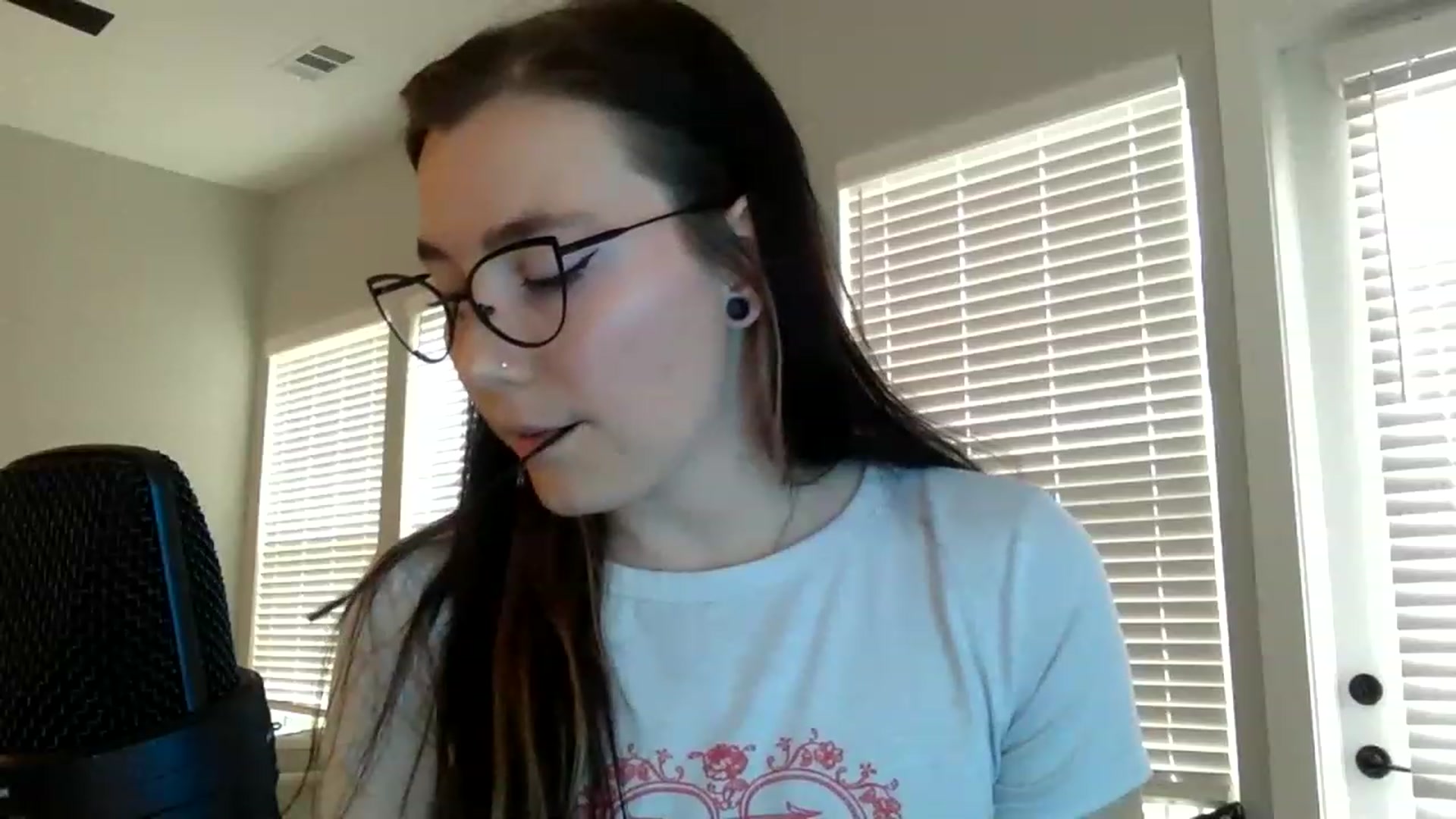 Gallery image thumbnail from p_alaska's myfreecams stream on, 03/17/2023, 15:59 image 19 of 20