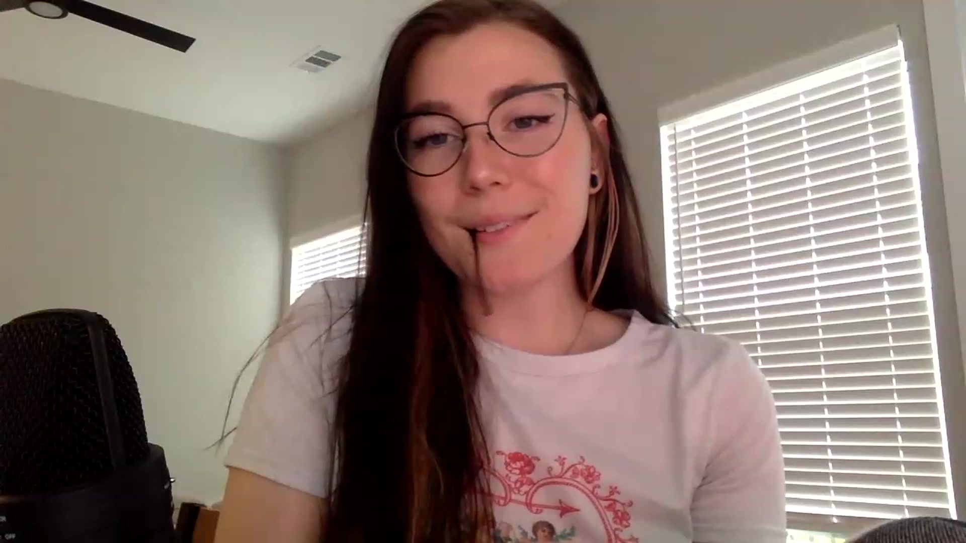 Gallery image thumbnail from p_alaska's myfreecams stream on, 03/17/2023, 15:59 image 15 of 20