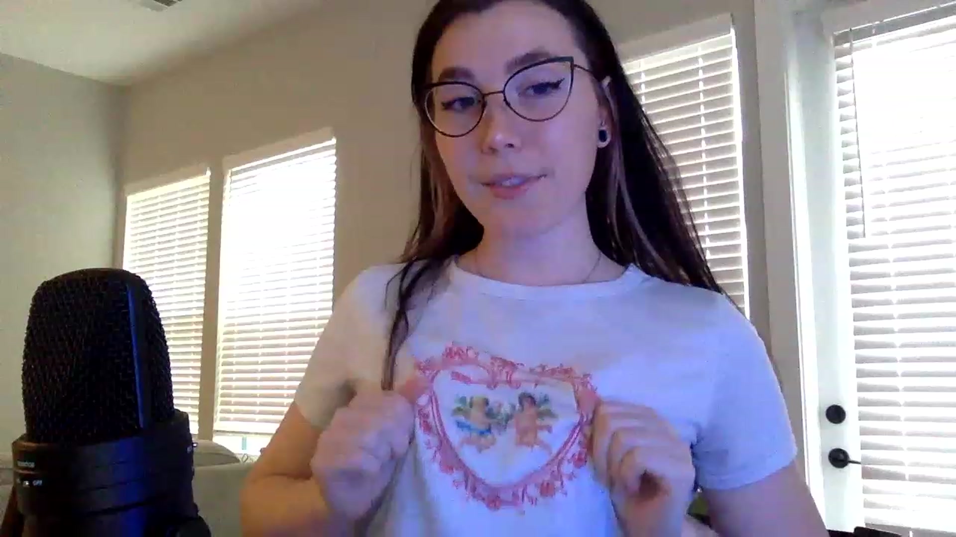 Gallery image thumbnail from p_alaska's myfreecams stream on, 03/17/2023, 15:59 image 10 of 20