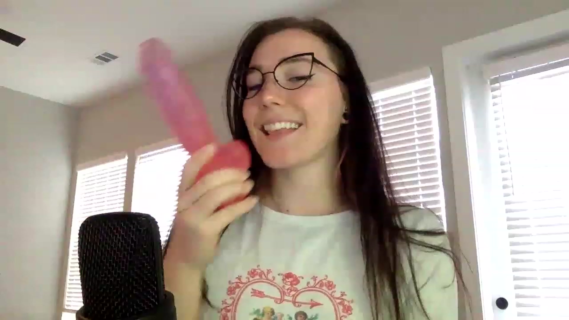 Gallery image thumbnail from p_alaska's myfreecams stream on, 03/17/2023, 15:59 image 12 of 20