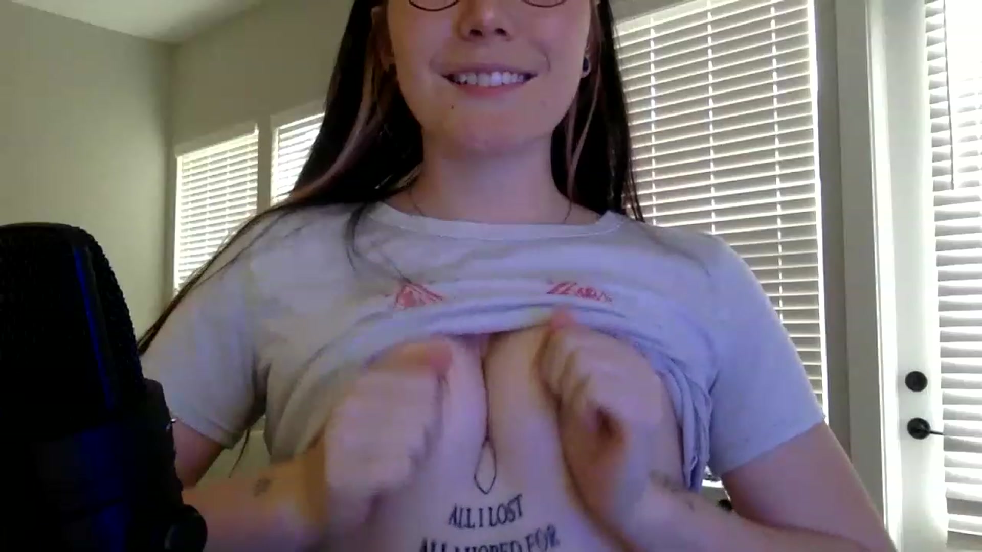 Gallery image thumbnail from p_alaska's myfreecams stream on, 03/17/2023, 15:59 image 18 of 20