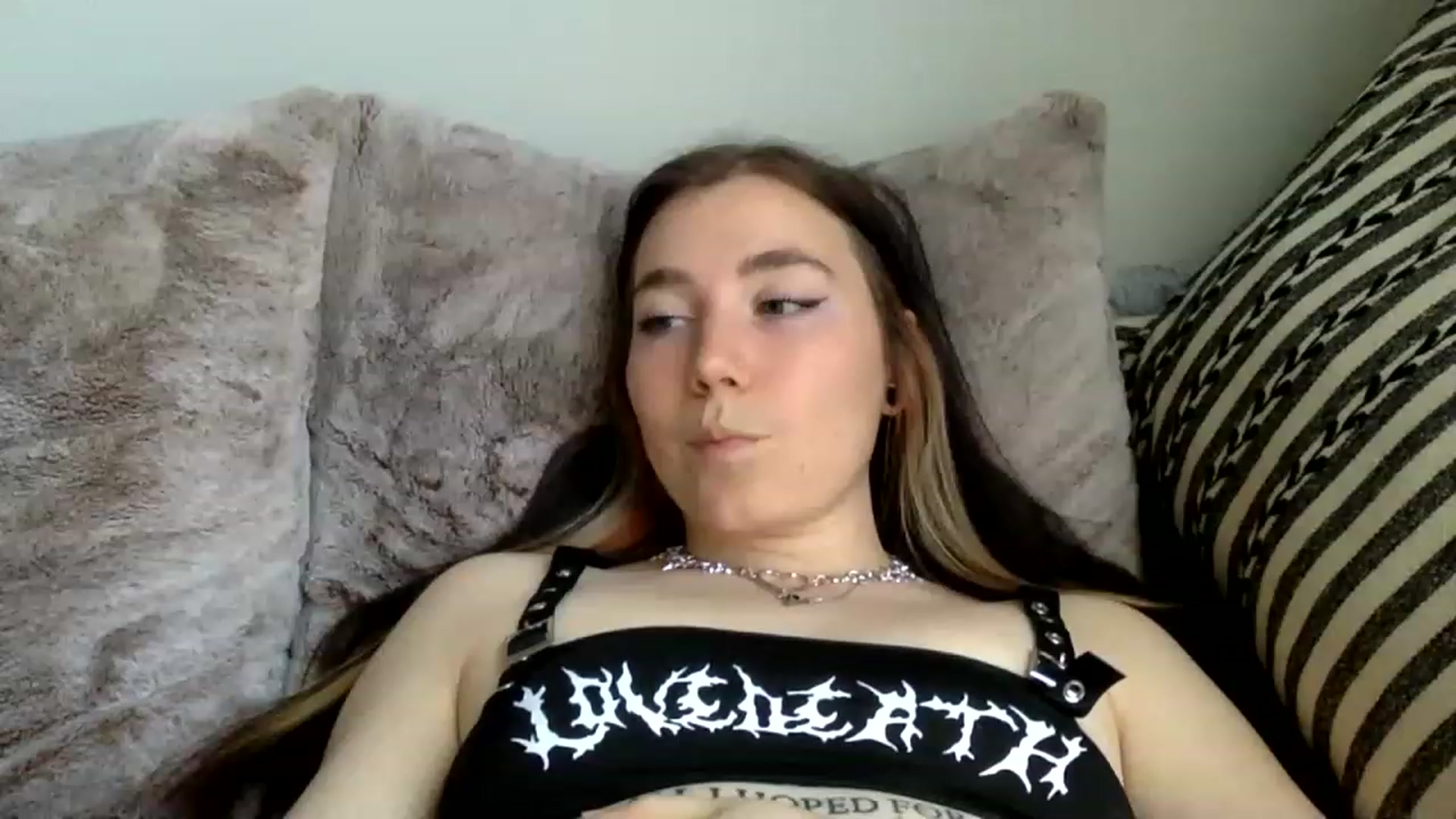 Gallery image thumbnail from p_alaska's myfreecams stream on, 03/20/2023, 14:16 image 9 of 20