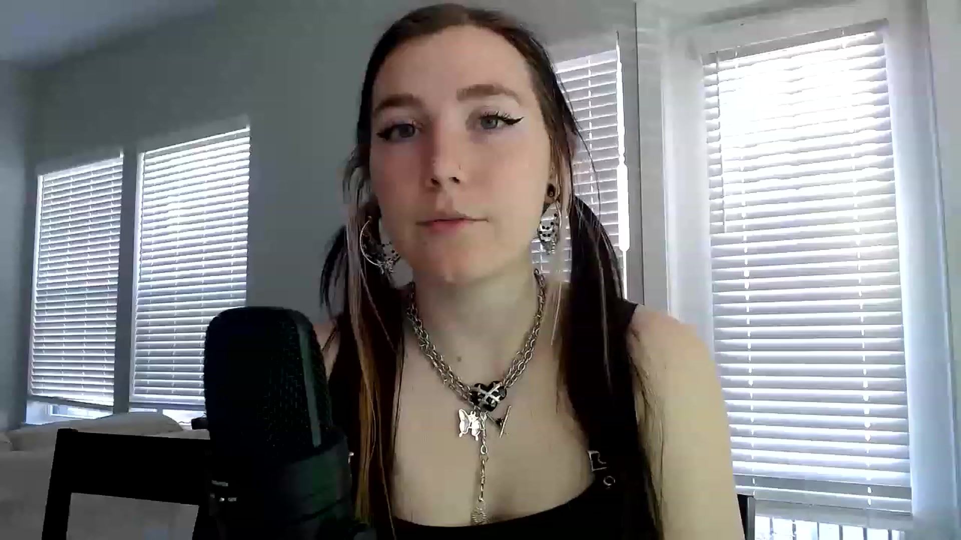 Gallery image thumbnail from p_alaska's myfreecams stream on, 03/21/2023, 13:29 image 14 of 20