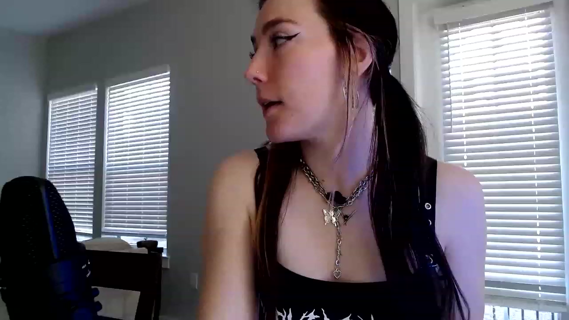 Gallery image thumbnail from p_alaska's myfreecams stream on, 03/21/2023, 13:29 image 1 of 20