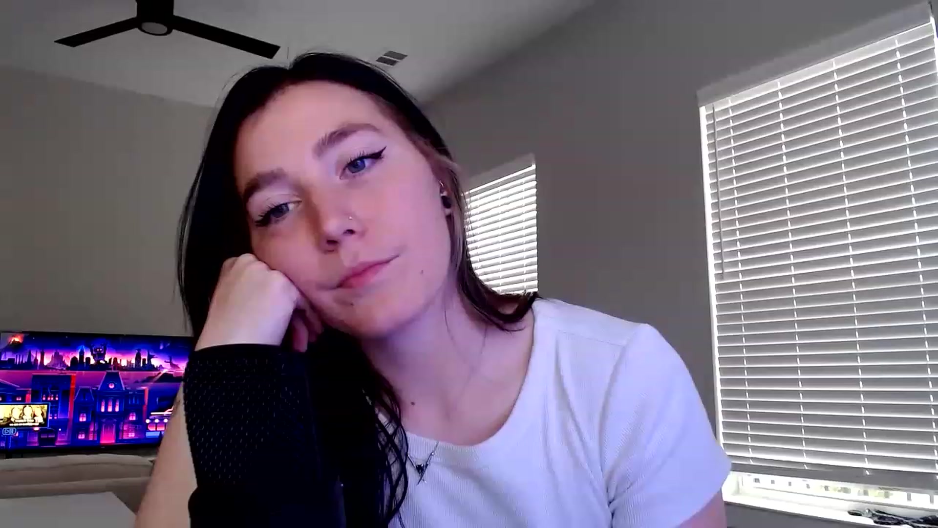 Gallery image thumbnail from p_alaska's myfreecams stream on, 03/22/2023, 14:30 image 3 of 20