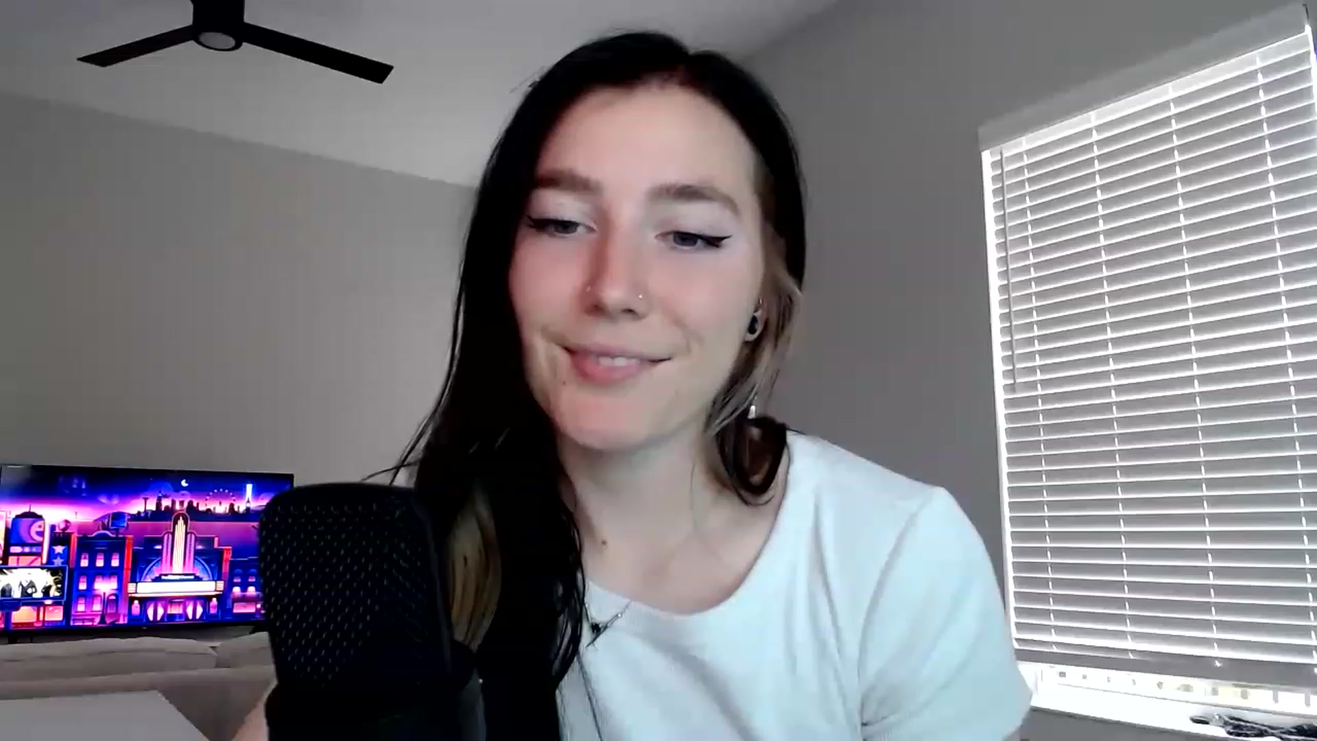 Gallery image thumbnail from p_alaska's myfreecams stream on, 03/22/2023, 14:30 image 4 of 20