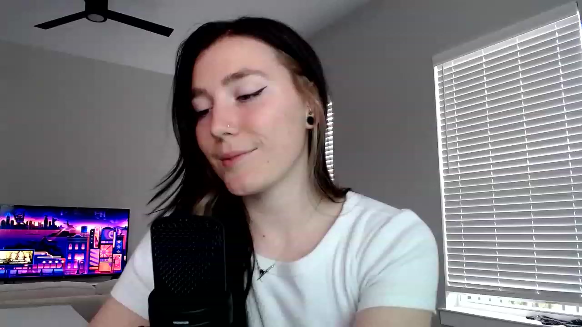 Gallery image thumbnail from p_alaska's myfreecams stream on, 03/22/2023, 14:30 image 1 of 20