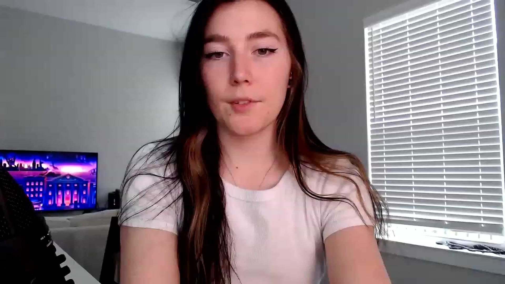 Gallery image thumbnail from p_alaska's myfreecams stream on, 03/22/2023, 14:30 image 8 of 20