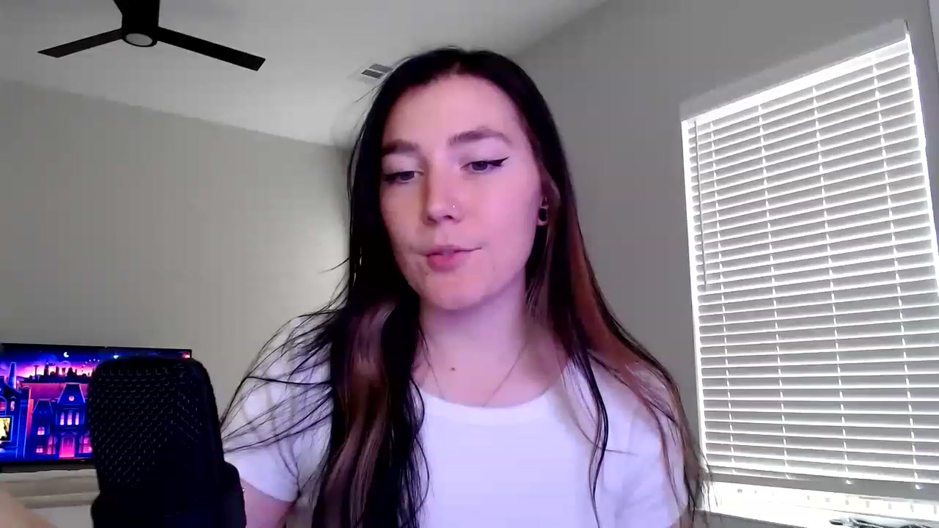 Gallery image thumbnail from p_alaska's myfreecams stream on, 03/22/2023, 14:30 image 9 of 20