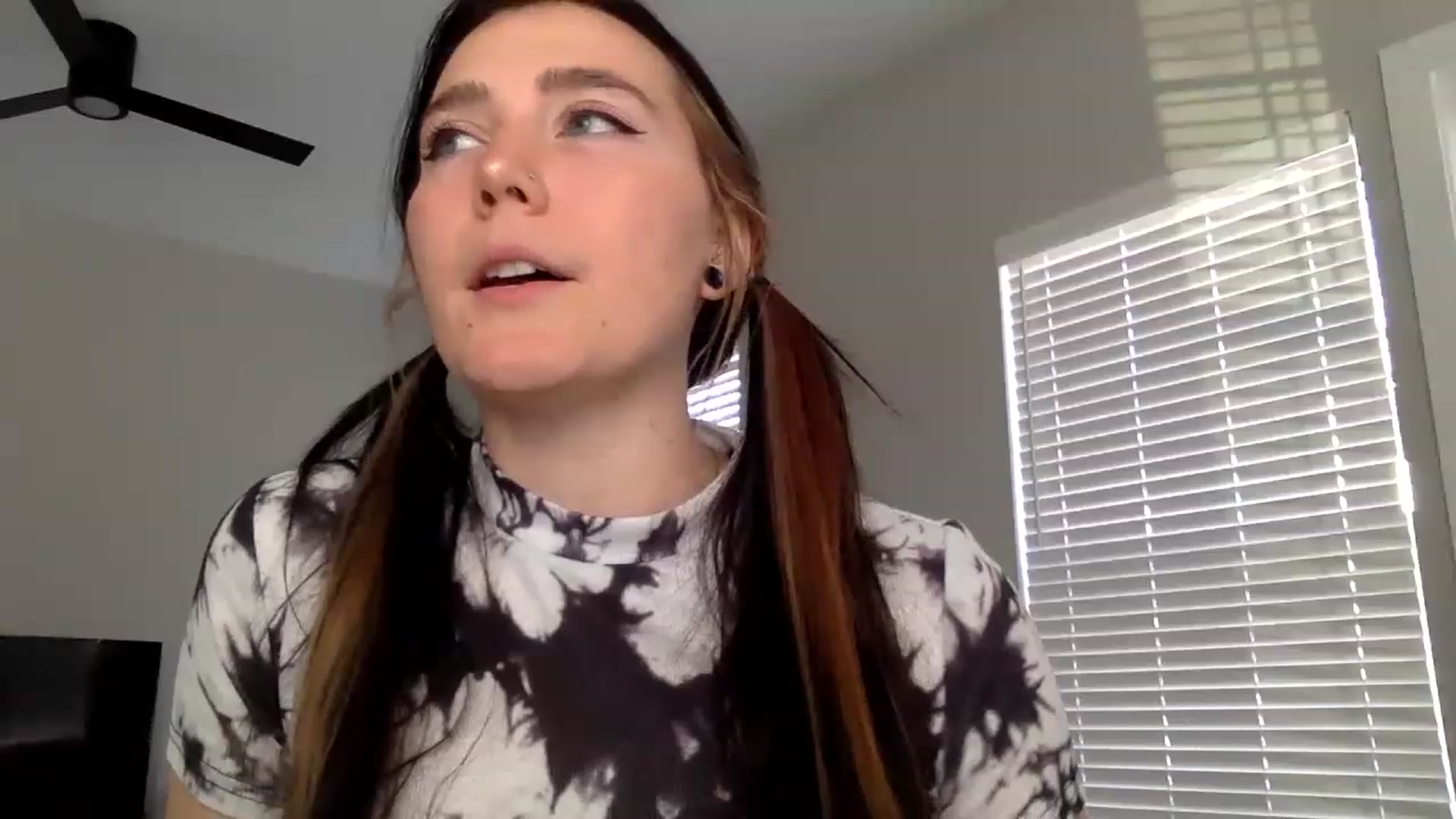 Gallery image thumbnail from p_alaska's myfreecams stream on, 03/23/2023, 14:56 image 7 of 20