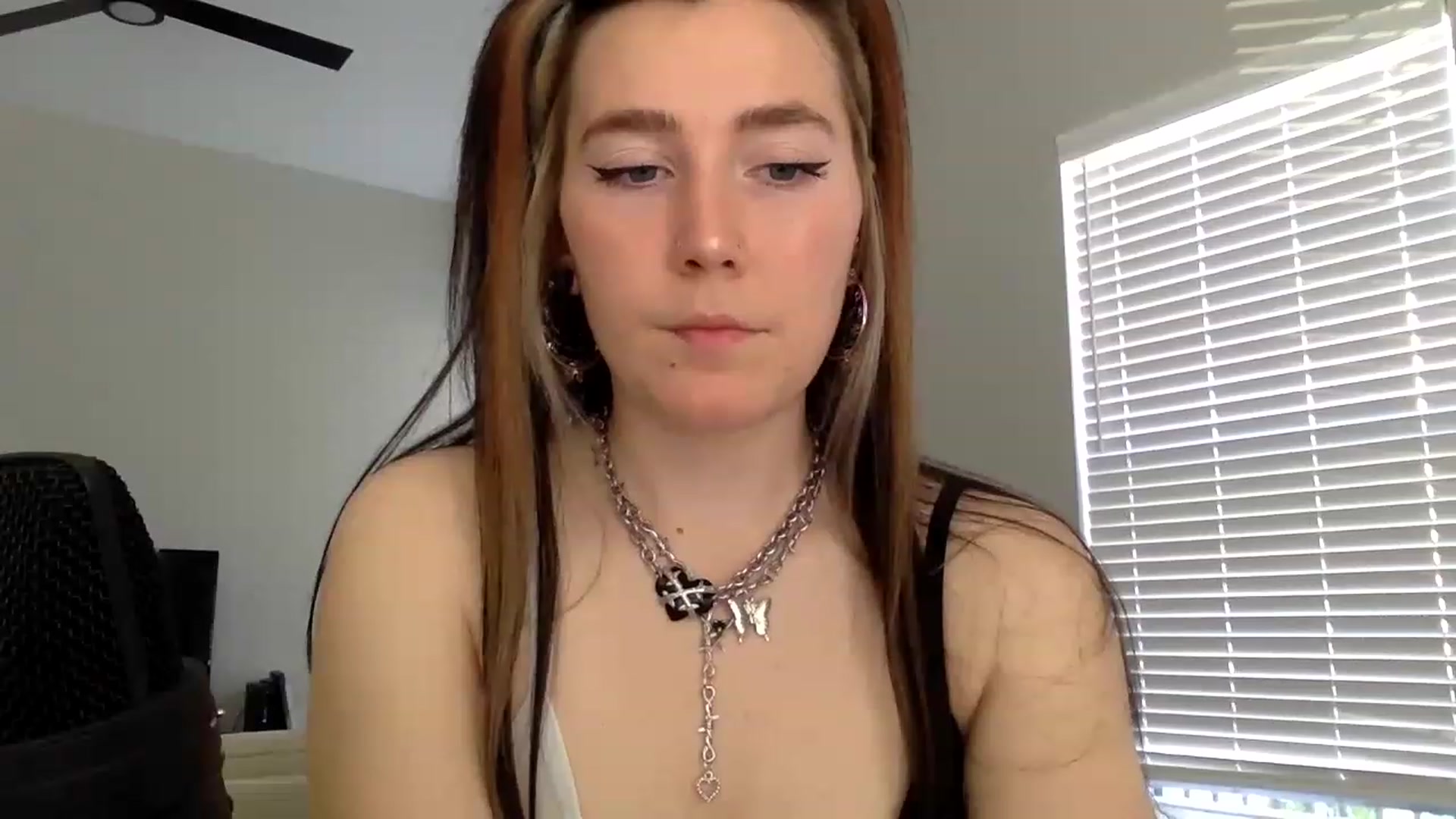 Gallery image thumbnail from p_alaska's myfreecams stream on, 03/24/2023, 13:57 image 16 of 20