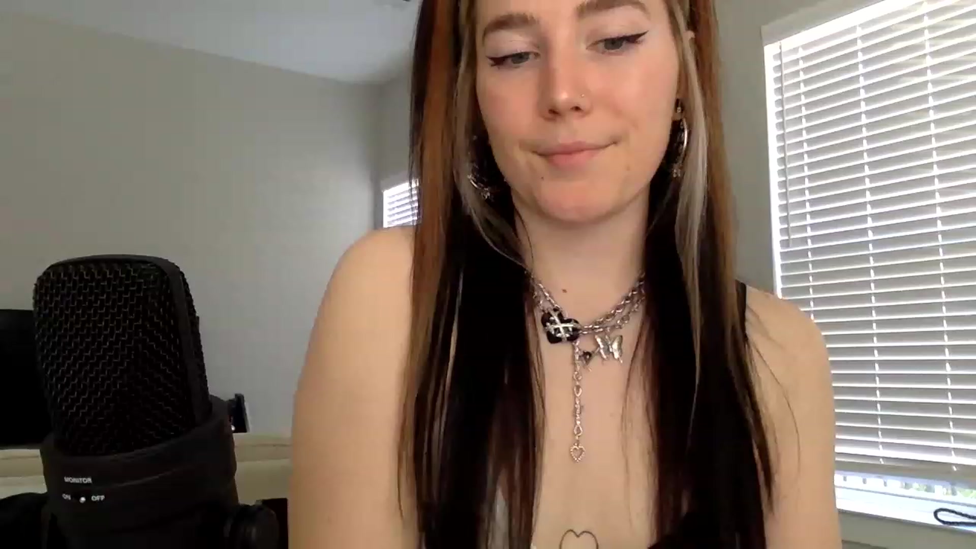 Gallery image thumbnail from p_alaska's myfreecams stream on, 03/24/2023, 13:57 image 2 of 20