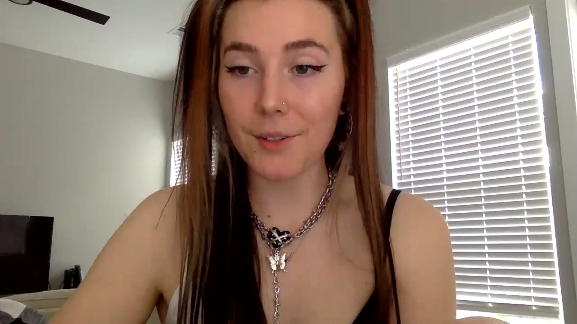 Gallery image thumbnail from p_alaska's myfreecams stream on, 03/24/2023, 15:40 image 17 of 20