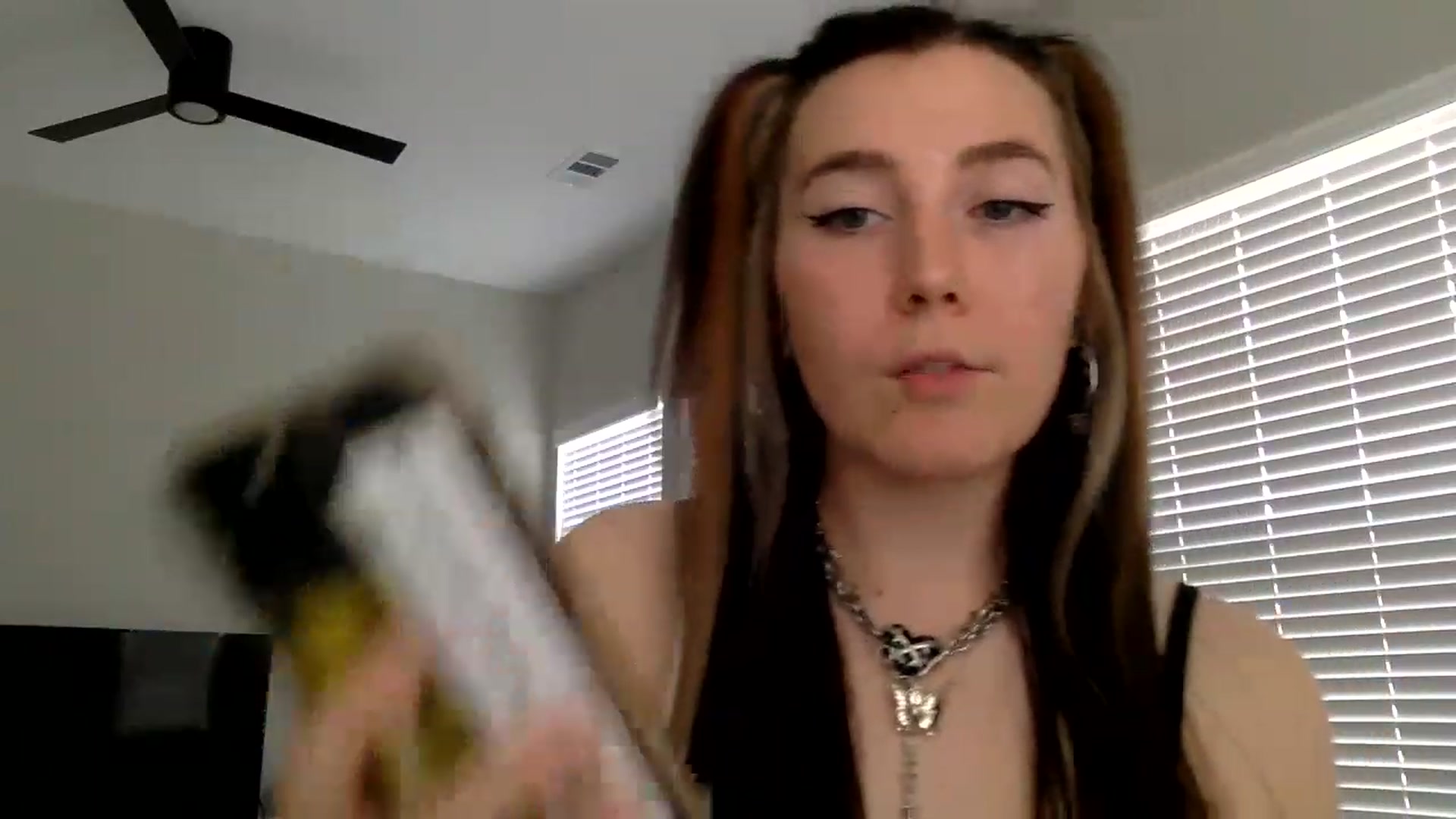 Gallery image thumbnail from p_alaska's myfreecams stream on, 03/24/2023, 15:40 image 5 of 20