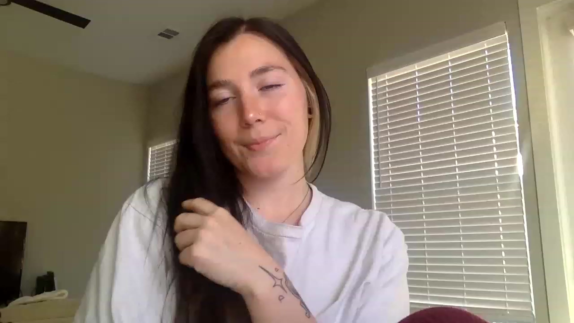 Gallery image thumbnail from p_alaska's myfreecams stream on, 03/30/2023, 13:25 image 1 of 20