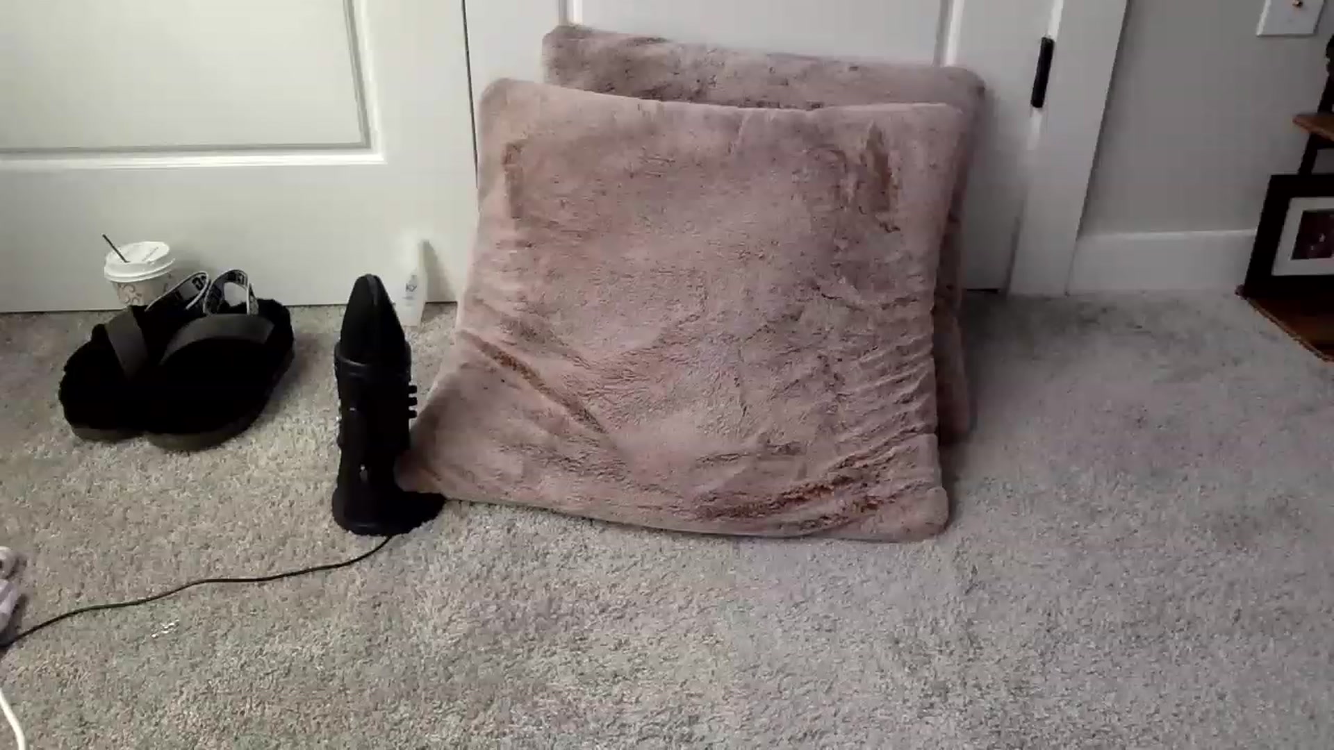 Gallery image thumbnail from p_alaska's myfreecams stream on, 05/17/2023, 16:03 image 16 of 20