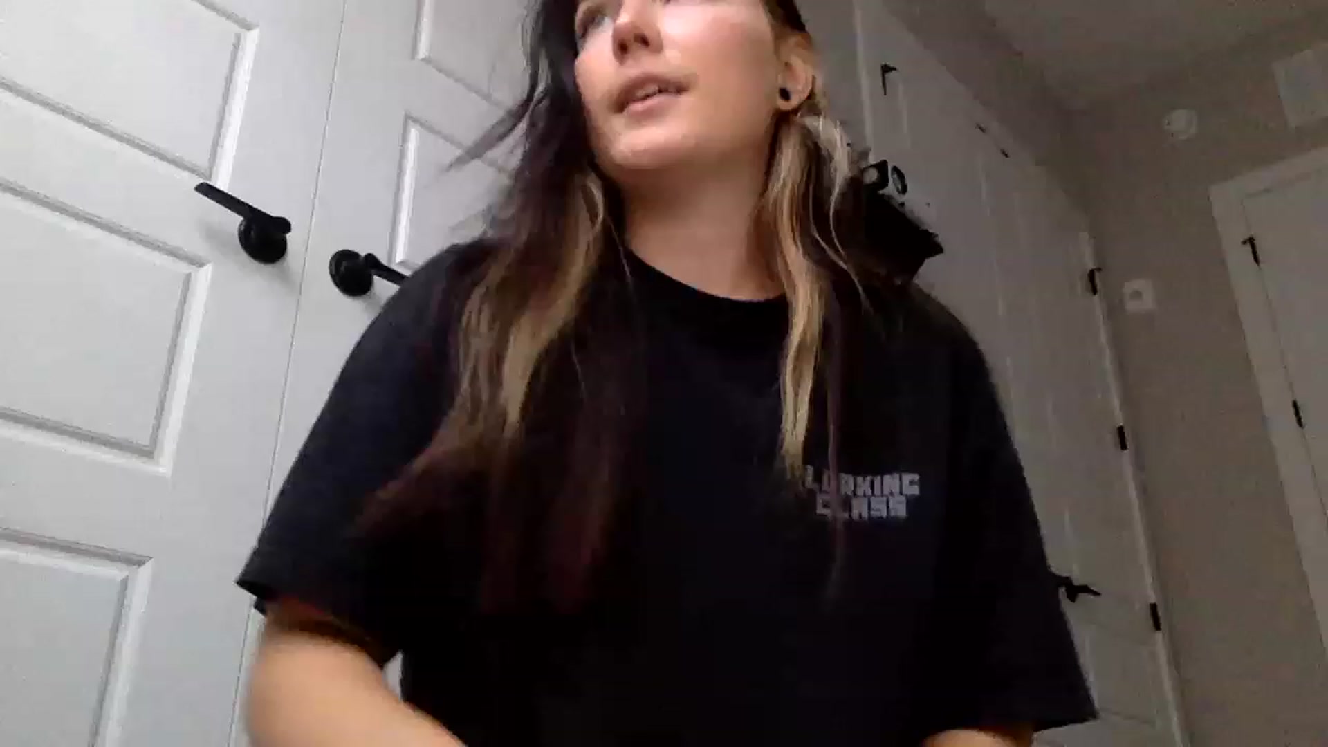 Gallery image thumbnail from p_alaska's myfreecams stream on, 06/01/2023, 13:33 image 2 of 20