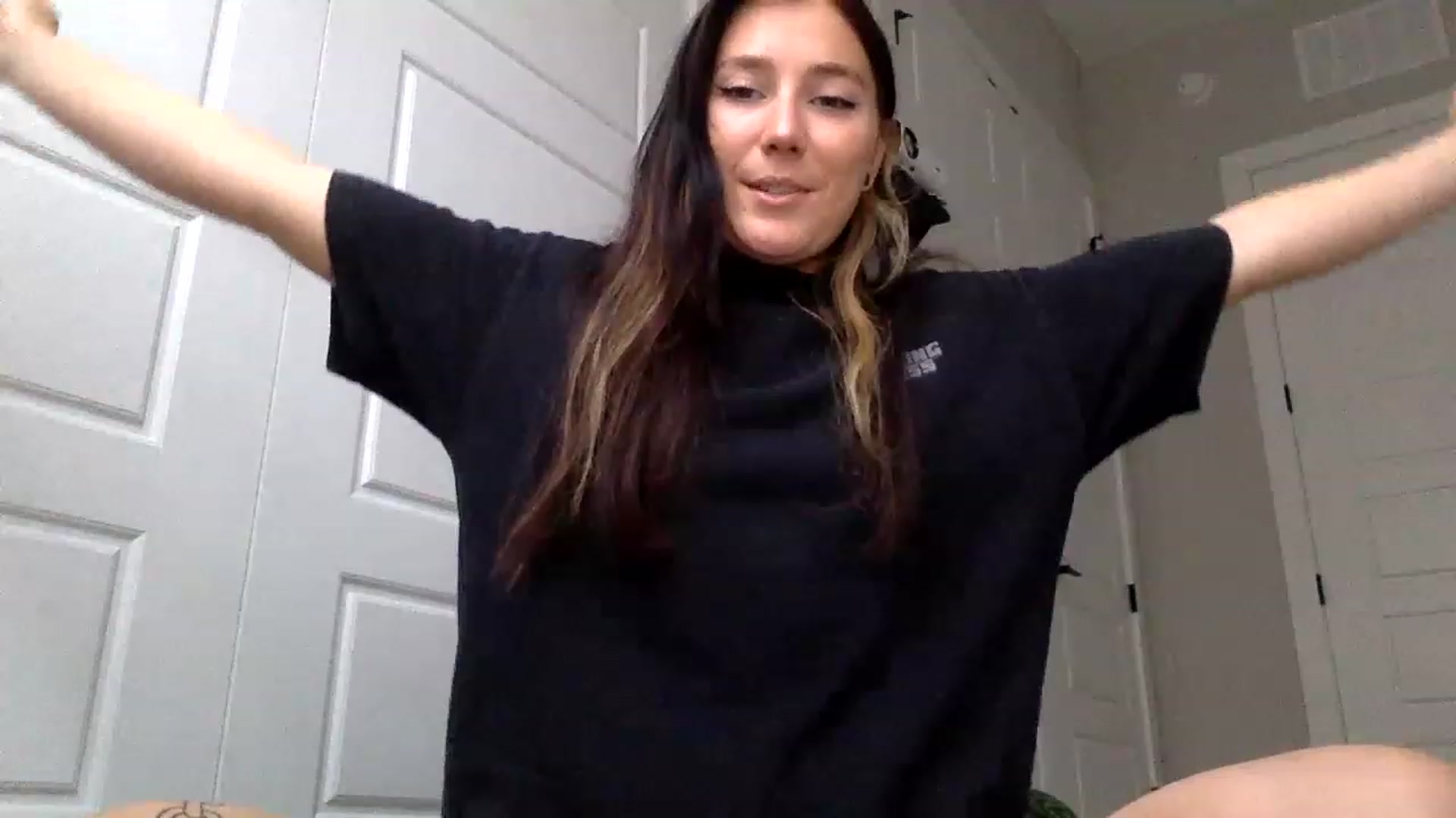 Gallery image thumbnail from p_alaska's myfreecams stream on, 06/01/2023, 13:33 image 17 of 20