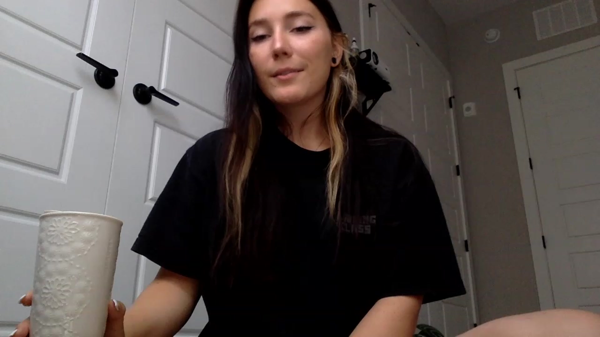 Gallery image thumbnail from p_alaska's myfreecams stream on, 06/01/2023, 13:33 image 13 of 20