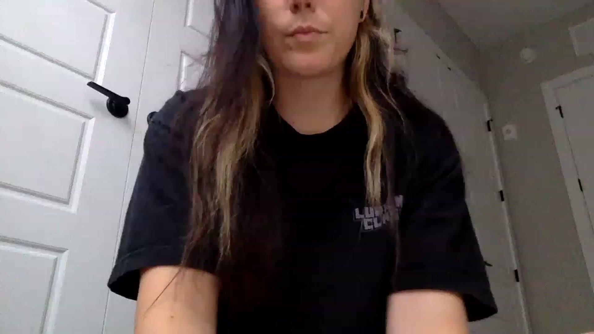 Gallery image thumbnail from p_alaska's myfreecams stream on, 06/01/2023, 13:33 image 1 of 20