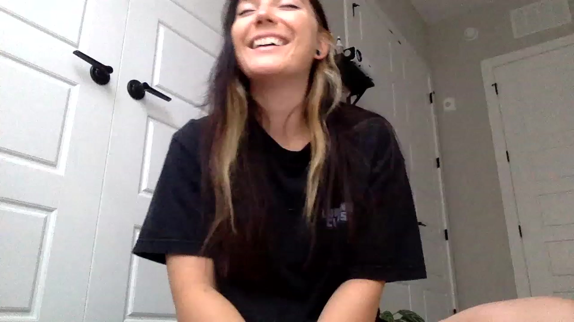 Gallery image thumbnail from p_alaska's myfreecams stream on, 06/01/2023, 13:33 image 12 of 20