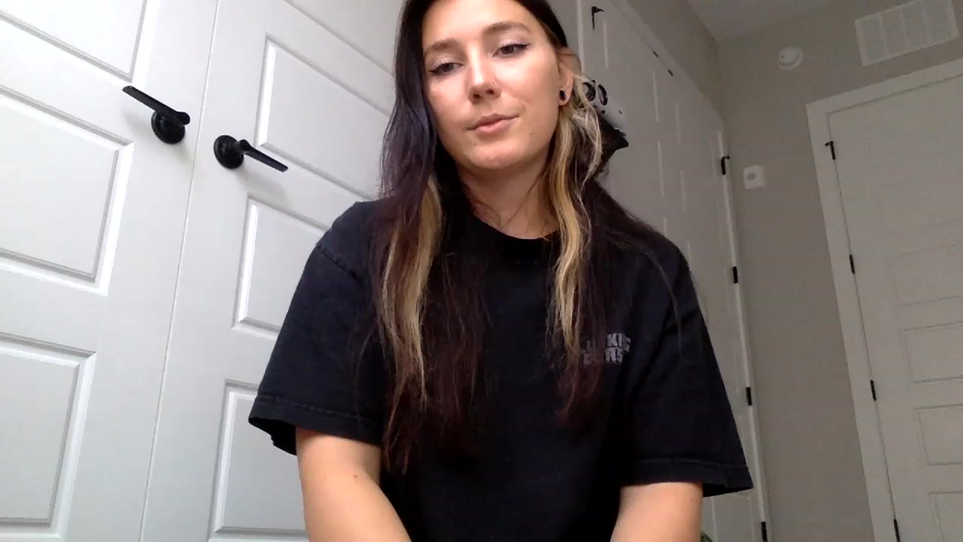 Gallery image thumbnail from p_alaska's myfreecams stream on, 06/01/2023, 13:33 image 18 of 20