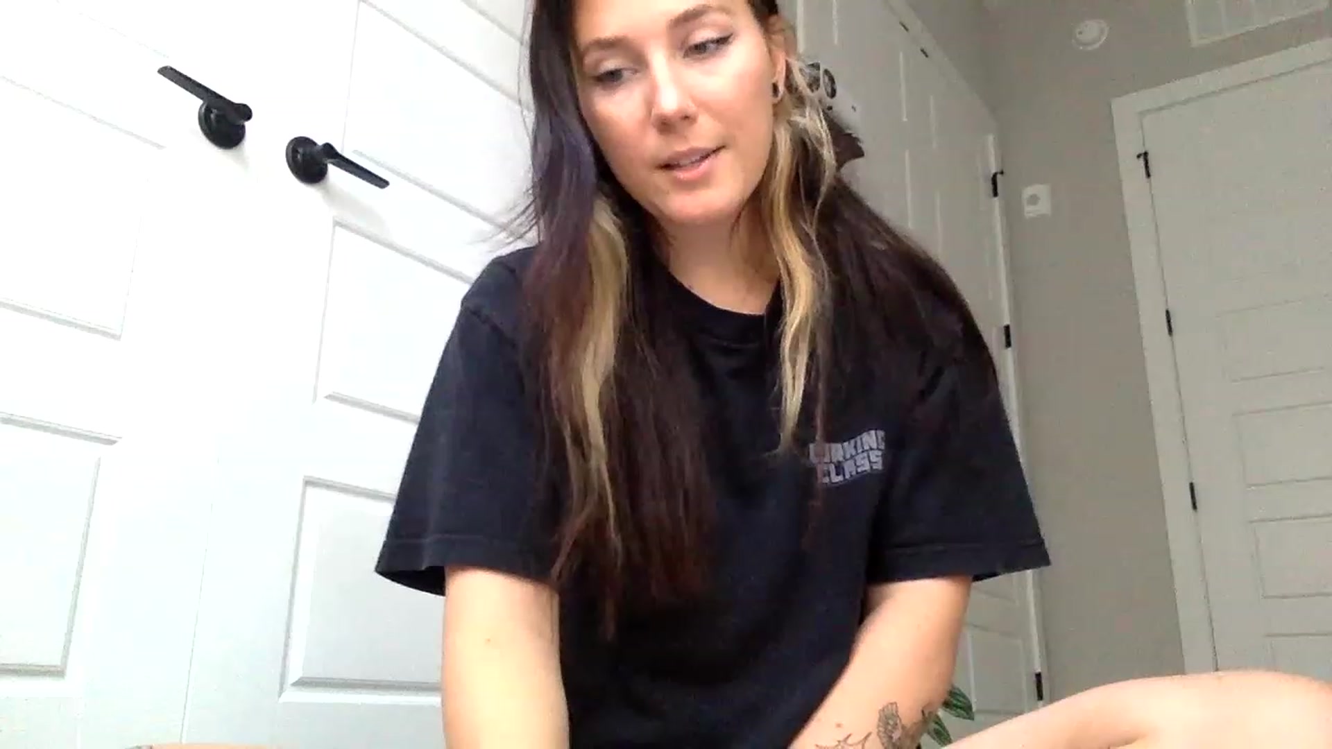 Gallery image thumbnail from p_alaska's myfreecams stream on, 06/01/2023, 13:33 image 7 of 20
